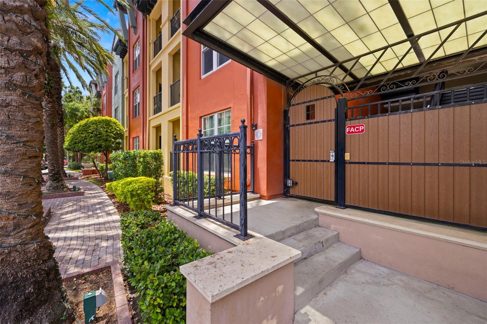 Image 22 of 24 For 2410 Azeele Street 214