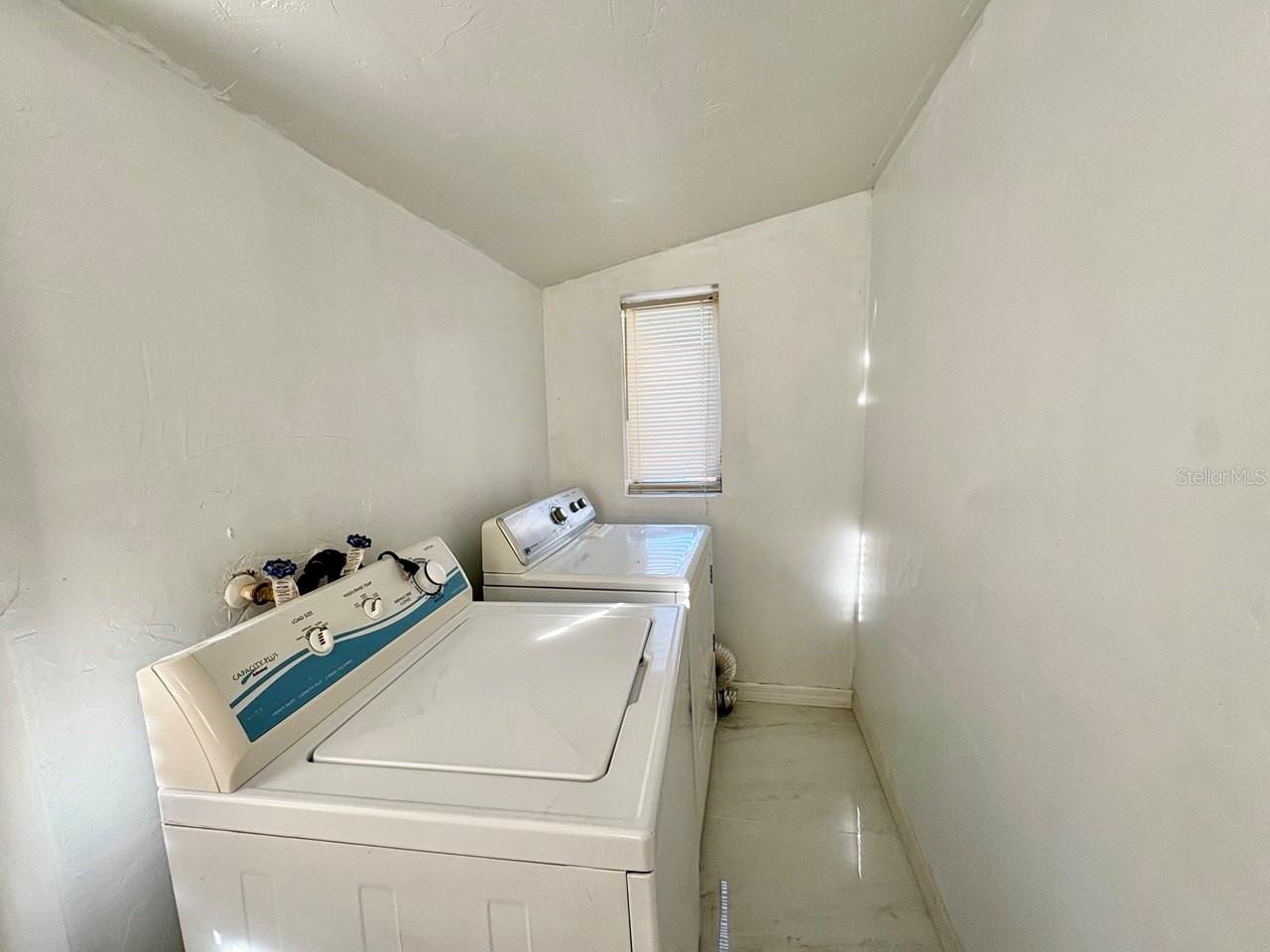 Image 15 of 18 For 524 Lime Street