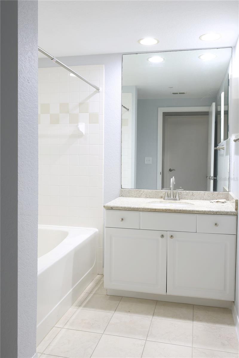 Image 18 of 49 For 501 Moody Avenue 1119a