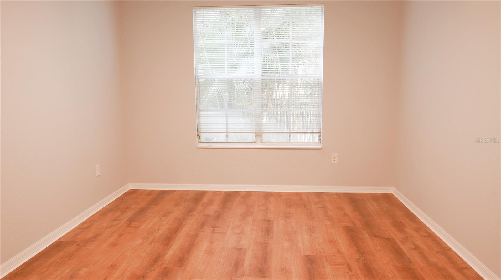 Image 26 of 49 For 501 Moody Avenue 1119a