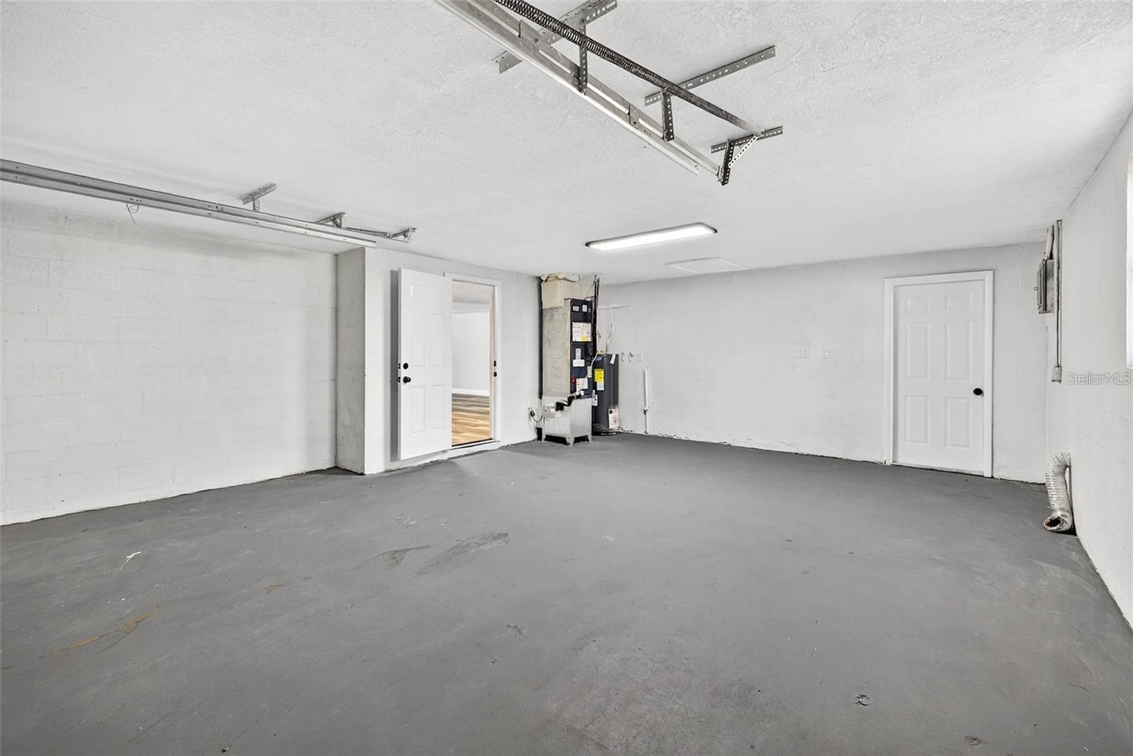 Image 11 of 12 For 10933 Premier Avenue