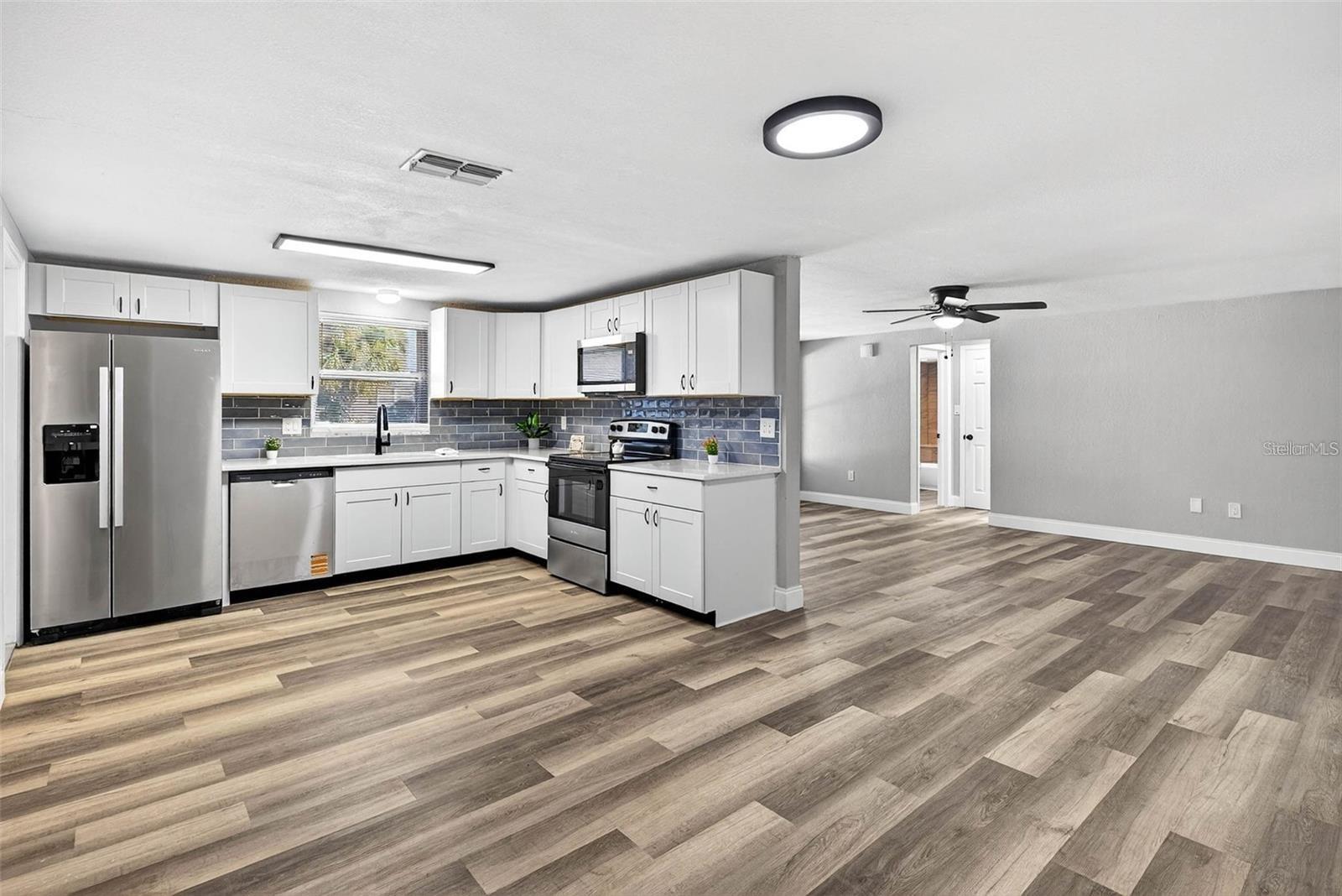 Image 2 of 12 For 10933 Premier Avenue