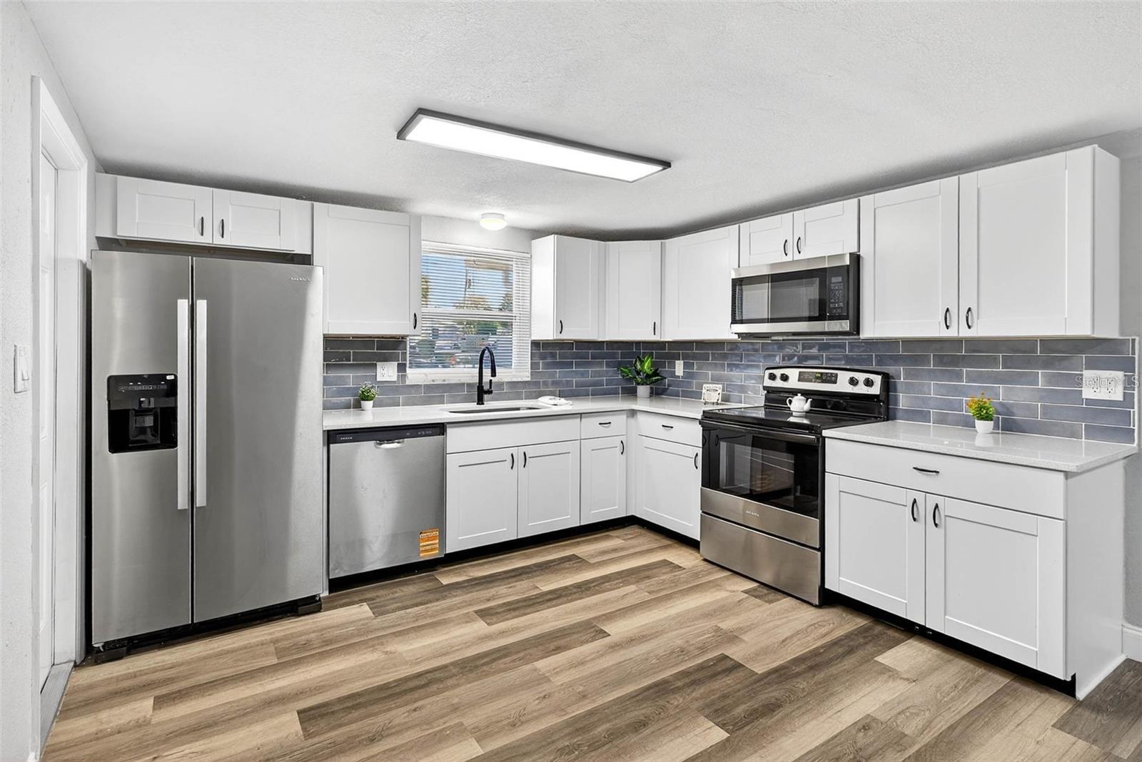 Image 3 of 12 For 10933 Premier Avenue