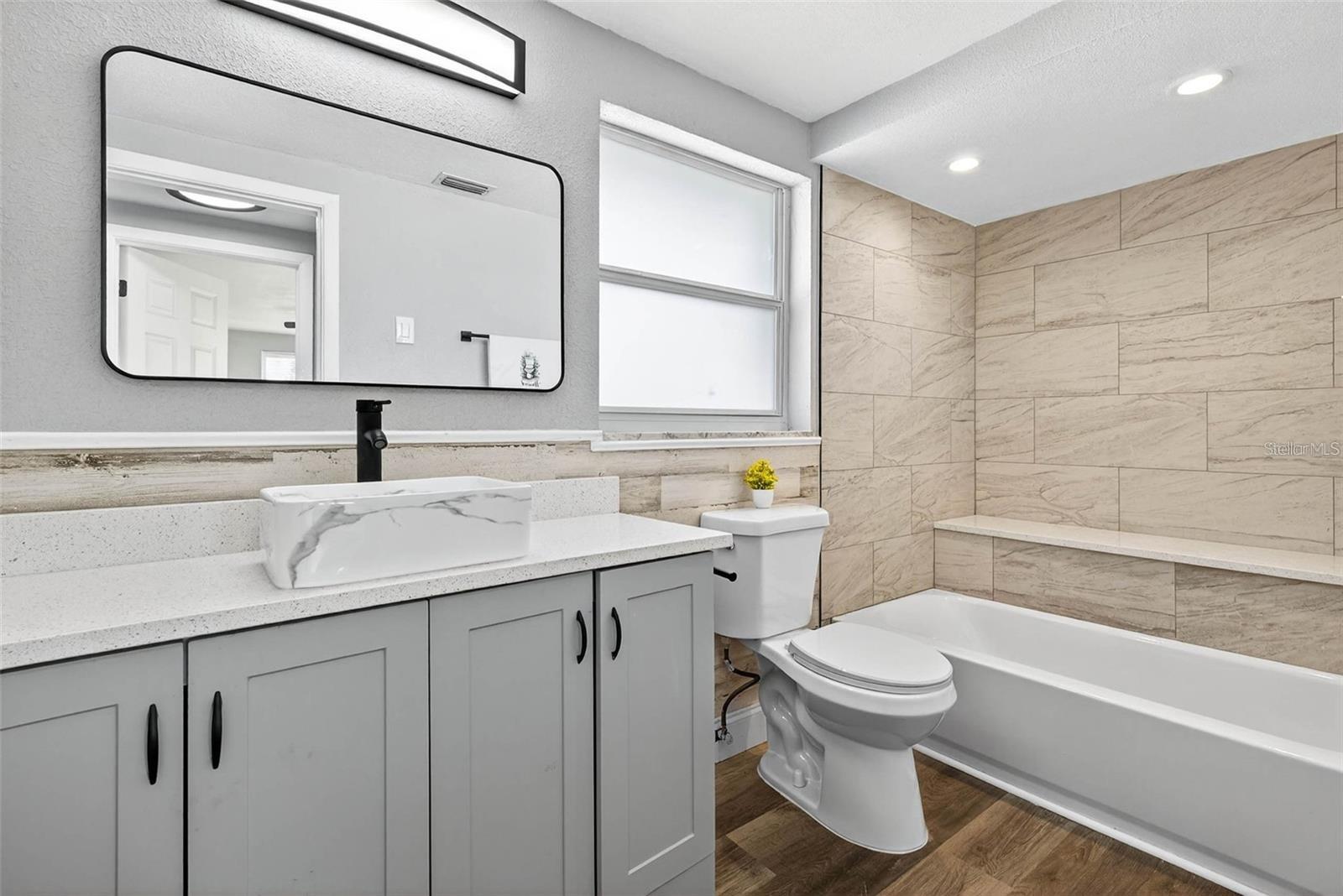 Image 7 of 12 For 10933 Premier Avenue