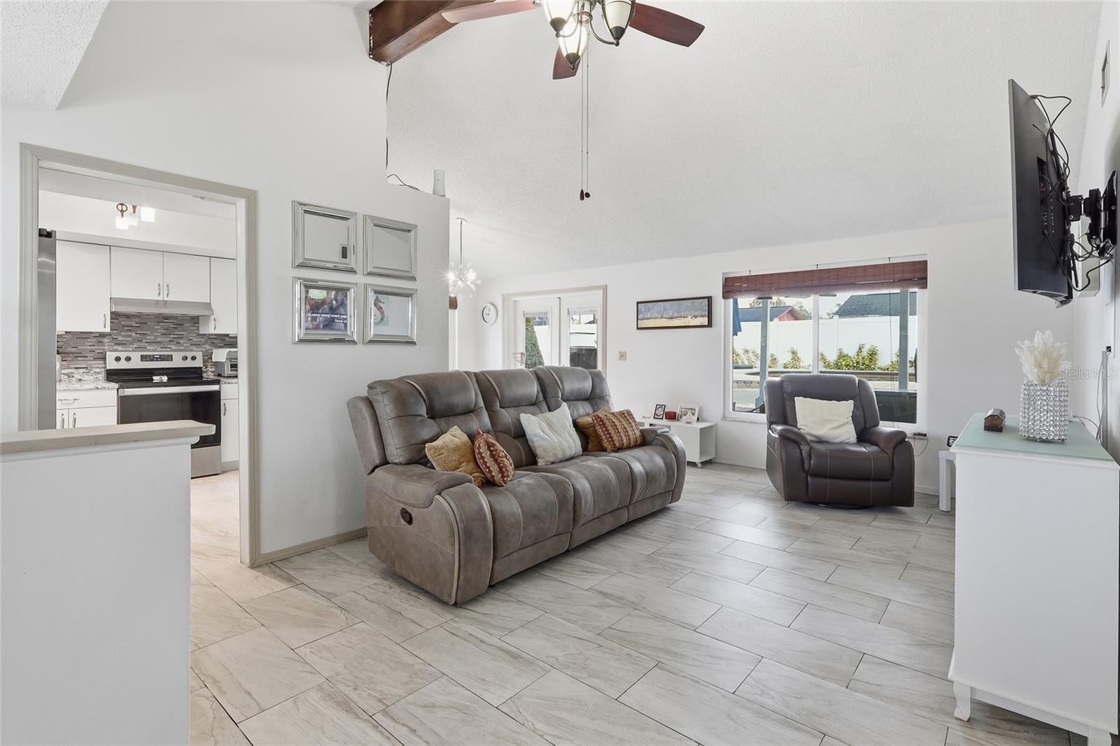 Image 4 of 22 For 9084 Arndale Circle