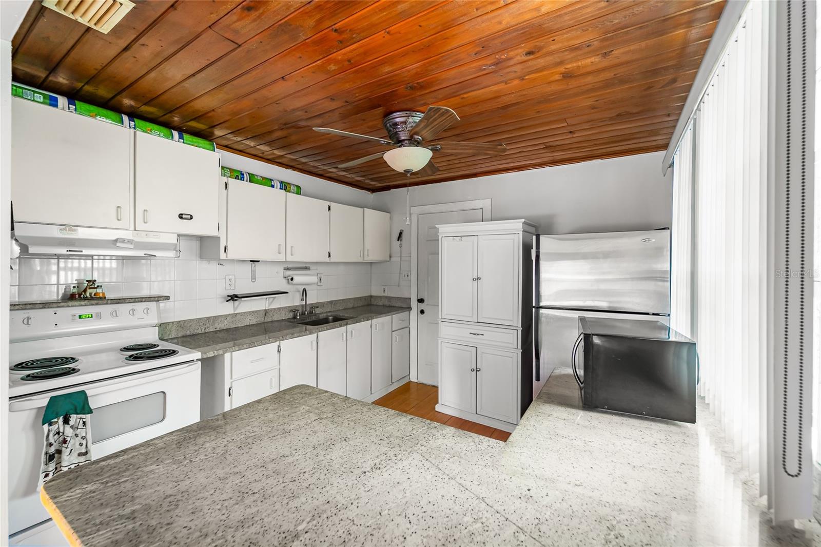 Image 9 of 20 For 10001 Arden Avenue