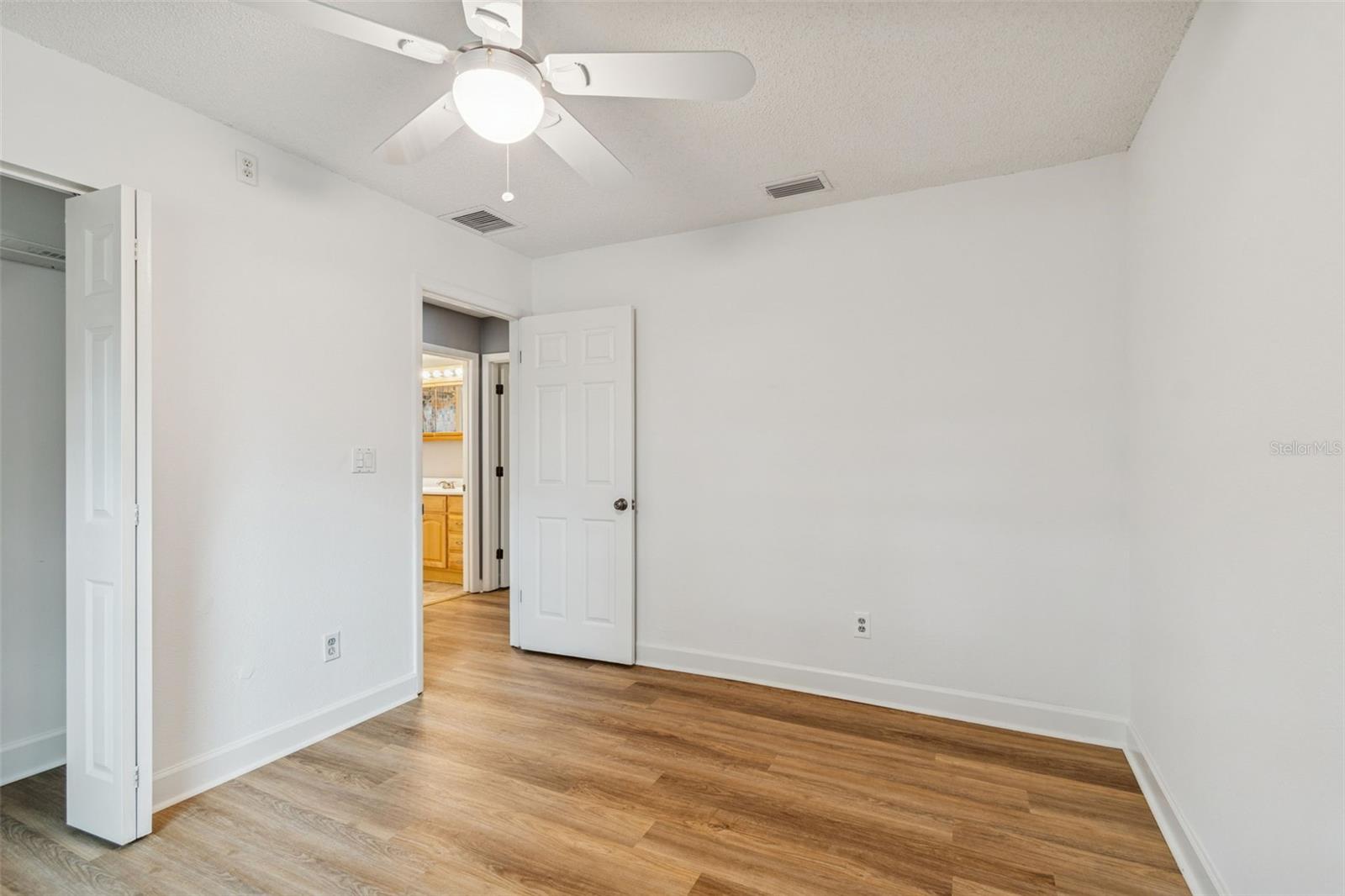 Image 32 of 42 For 3311 Hunt Club Drive