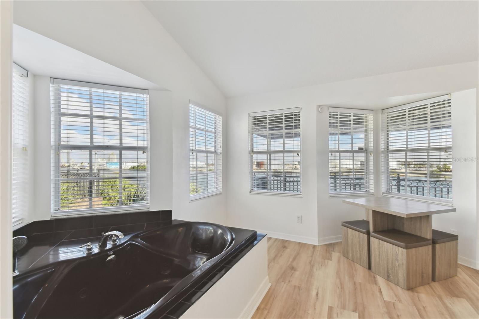 Image 22 of 45 For 1464 Harbour Walk Road