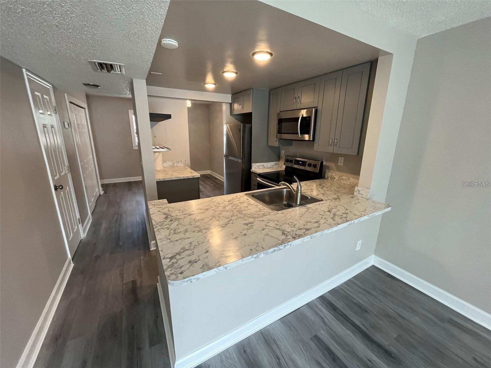 Image 4 of 25 For 705 Russell Lane 212