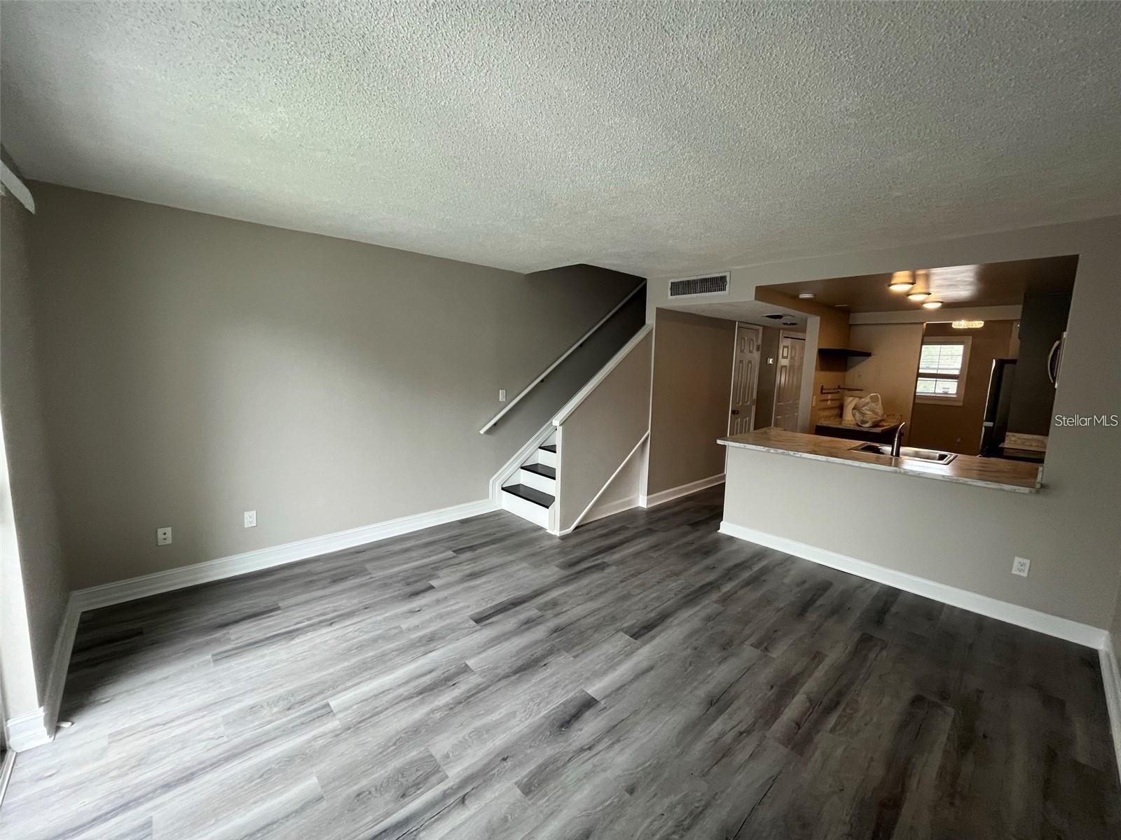 Image 9 of 25 For 705 Russell Lane 212