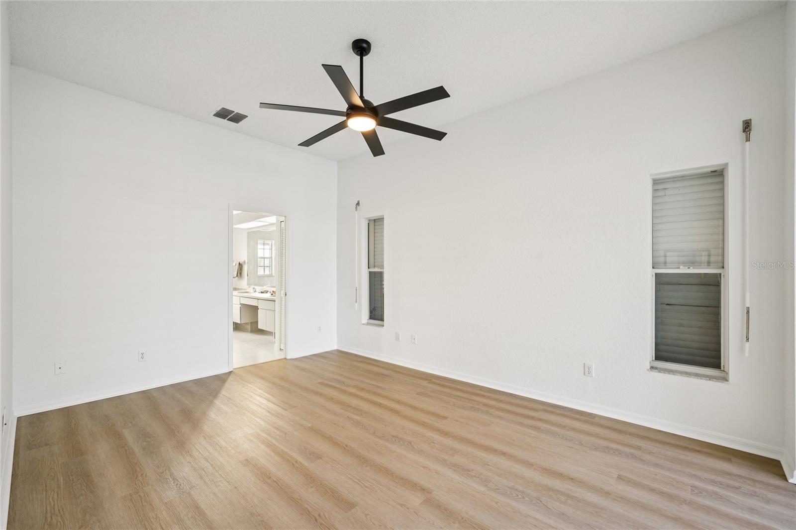 Listing photo id 10 for 10531 36th Street N