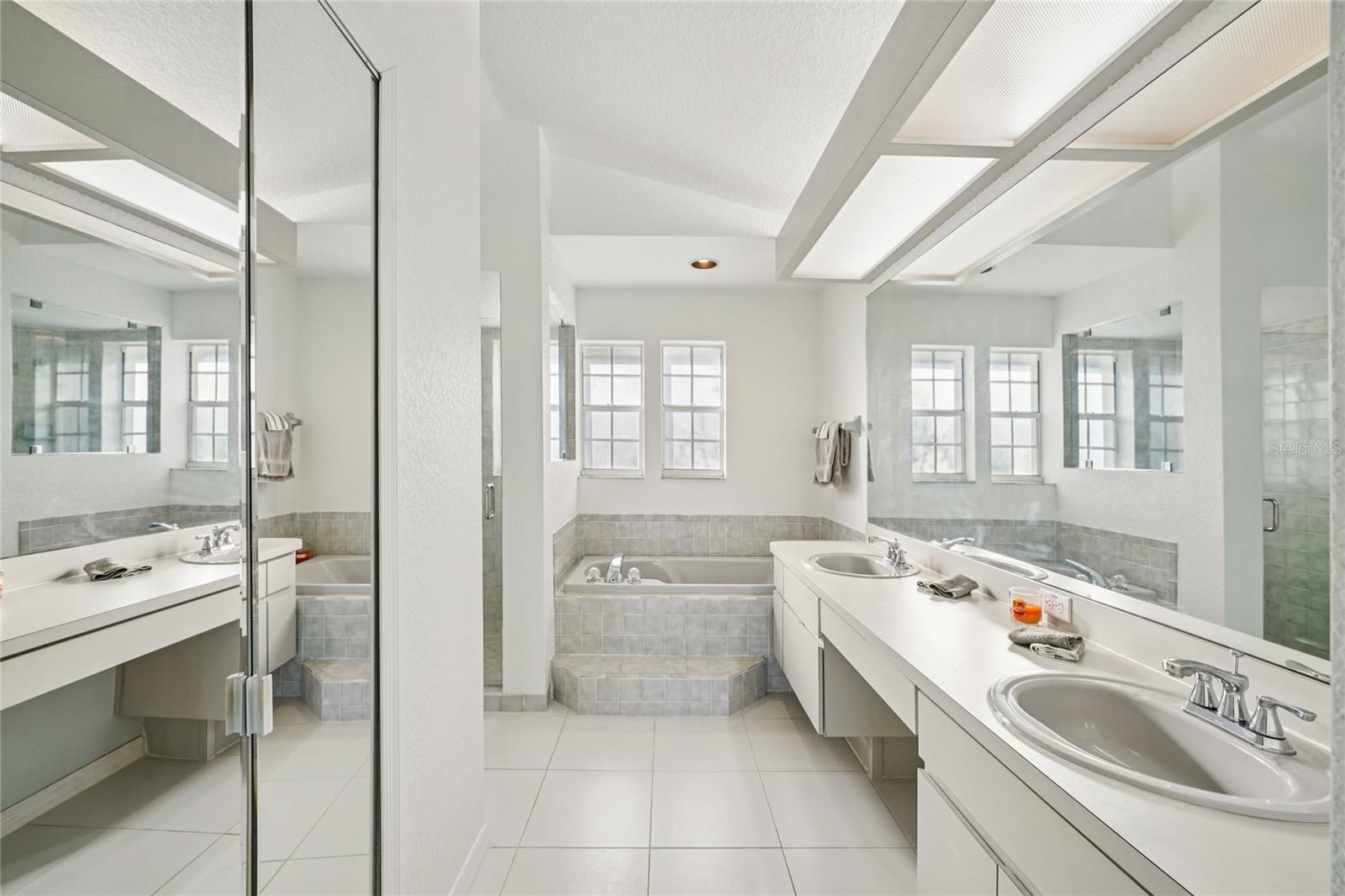 Listing photo id 11 for 10531 36th Street N