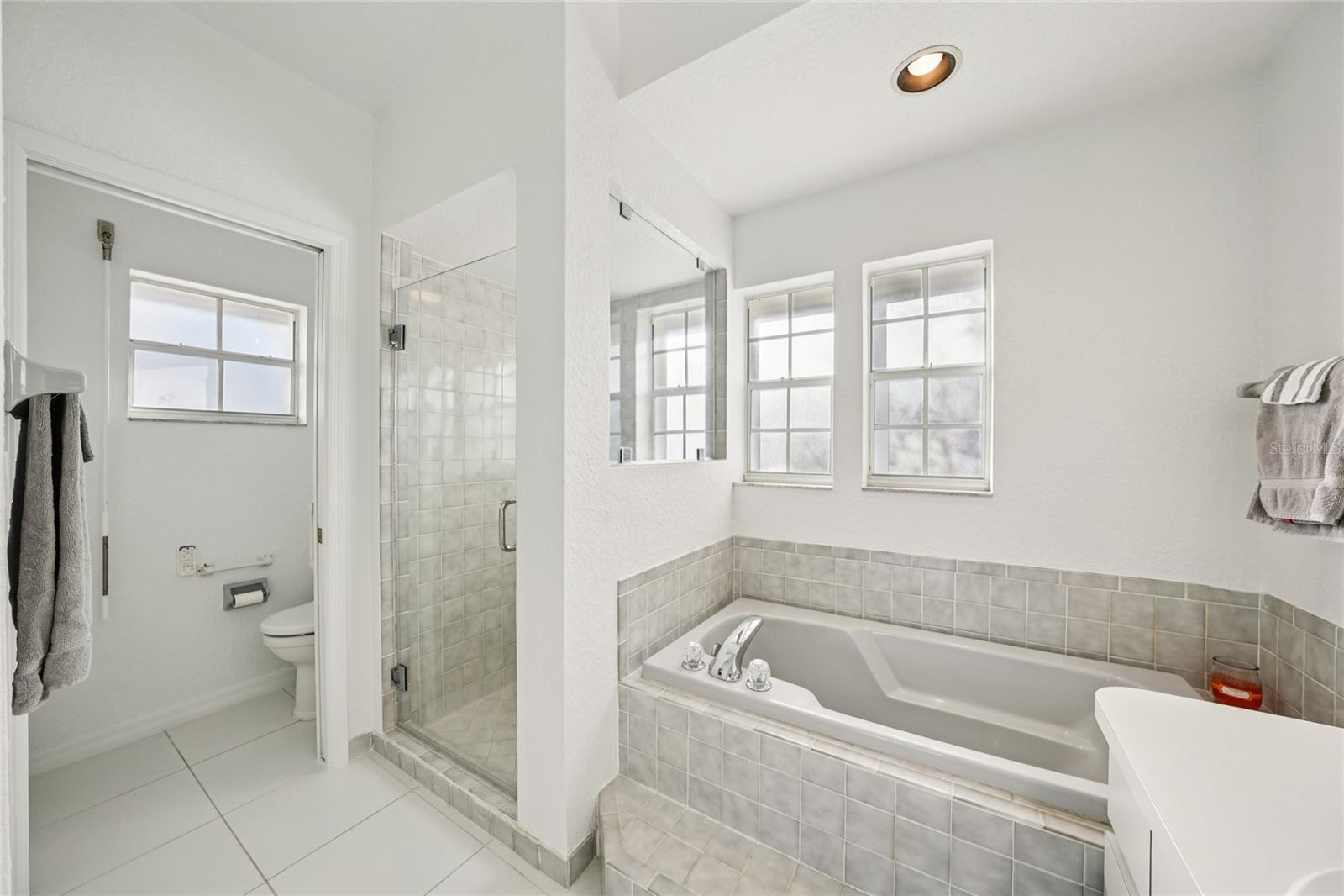 Listing photo id 12 for 10531 36th Street N