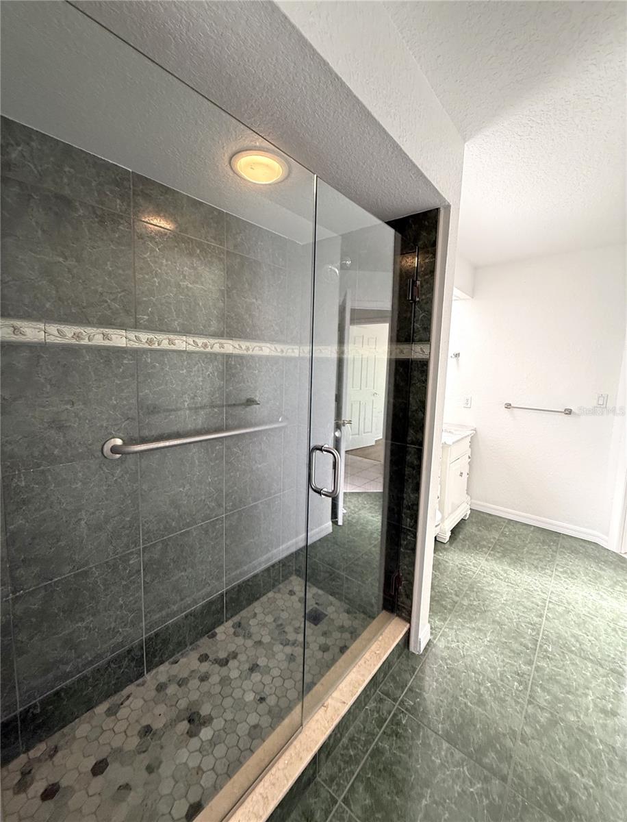 Listing photo id 15 for 10531 36th Street N