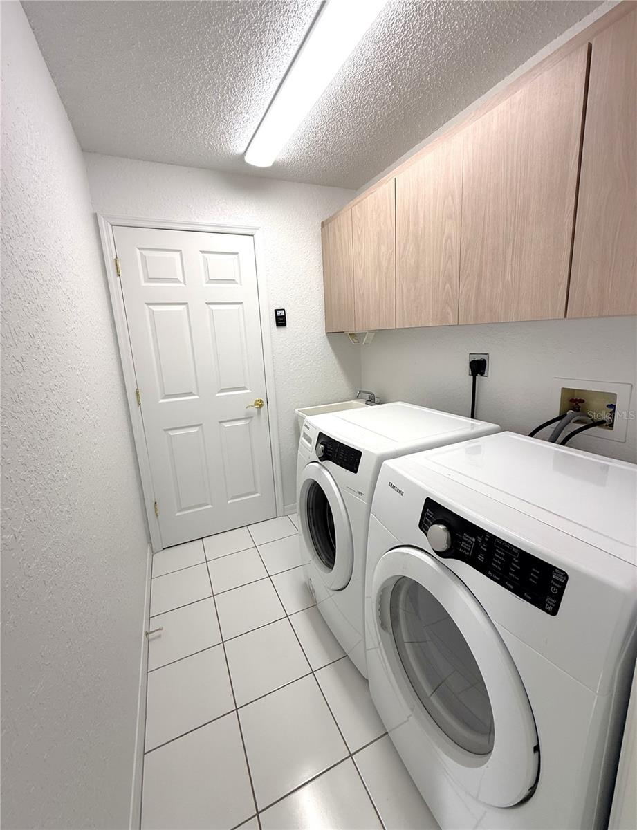 Listing photo id 17 for 10531 36th Street N