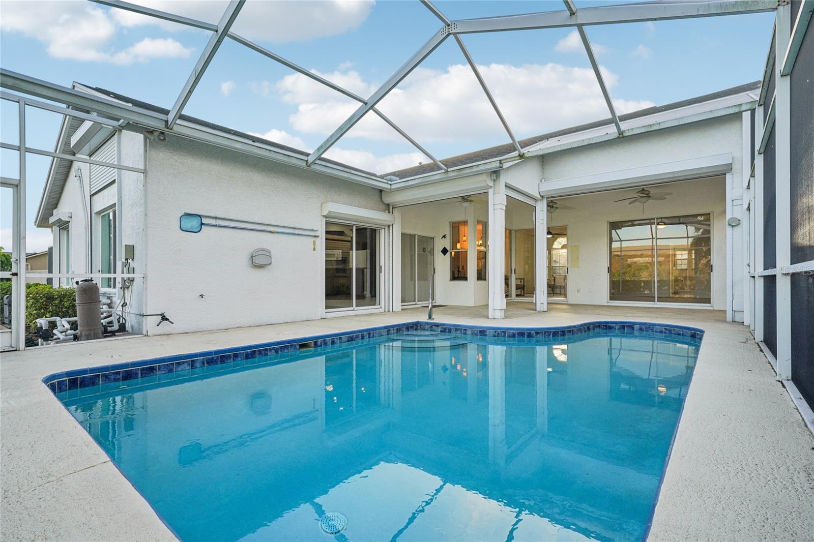 Listing photo id 18 for 10531 36th Street N