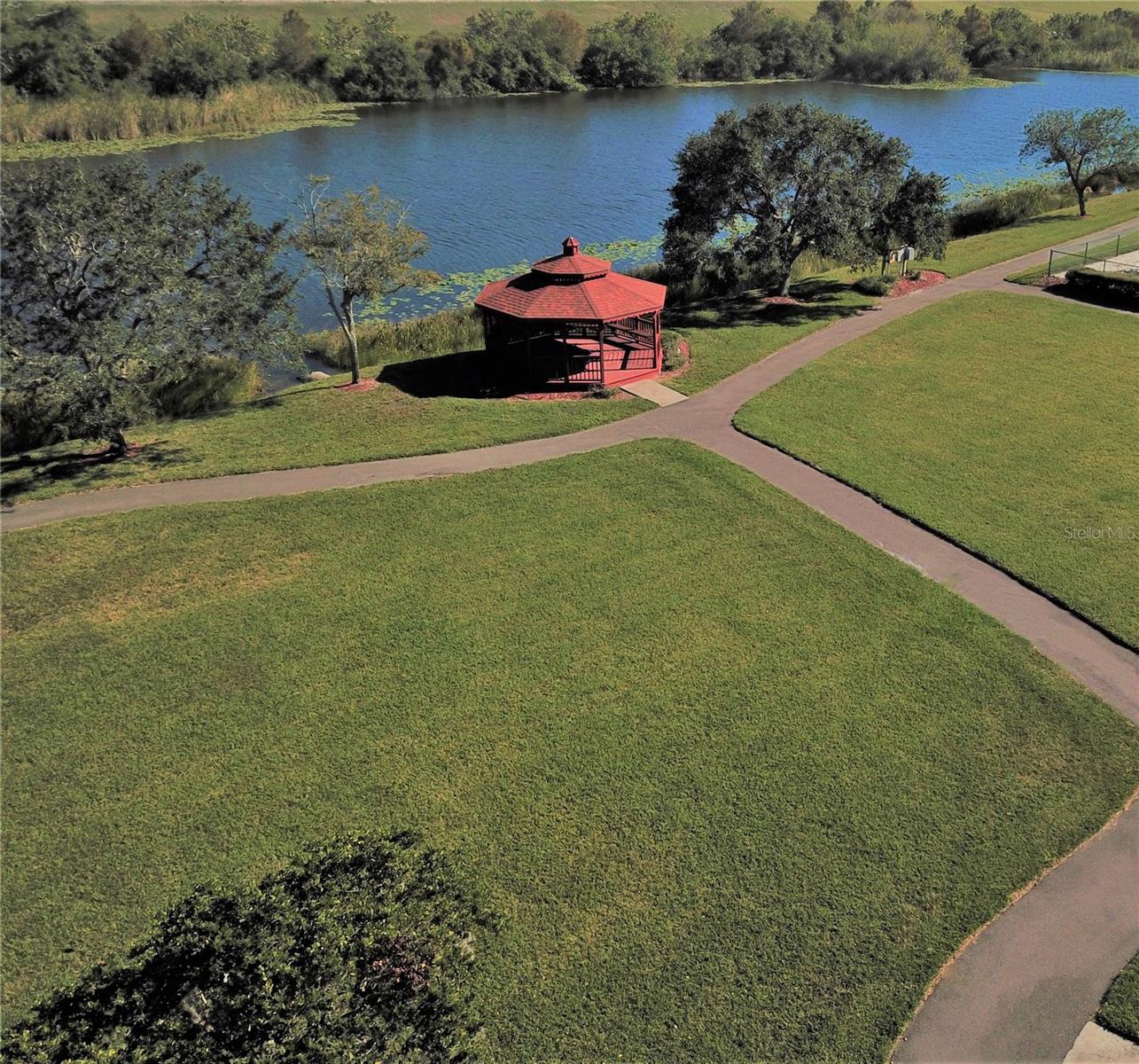 Listing photo id 22 for 10531 36th Street N