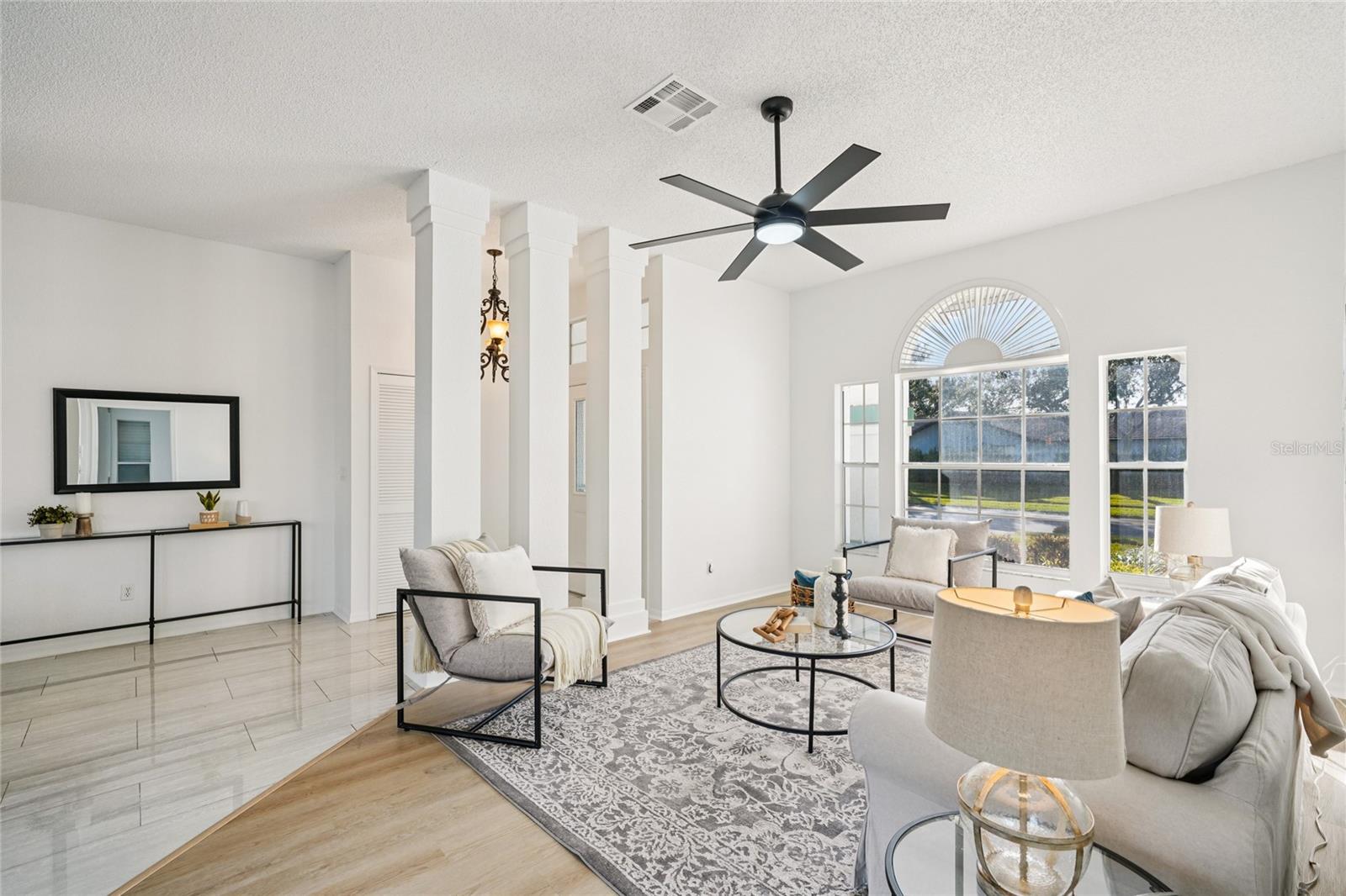 Listing photo id 4 for 10531 36th Street N