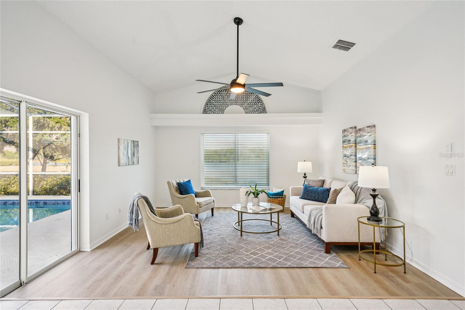 Listing photo id 7 for 10531 36th Street N