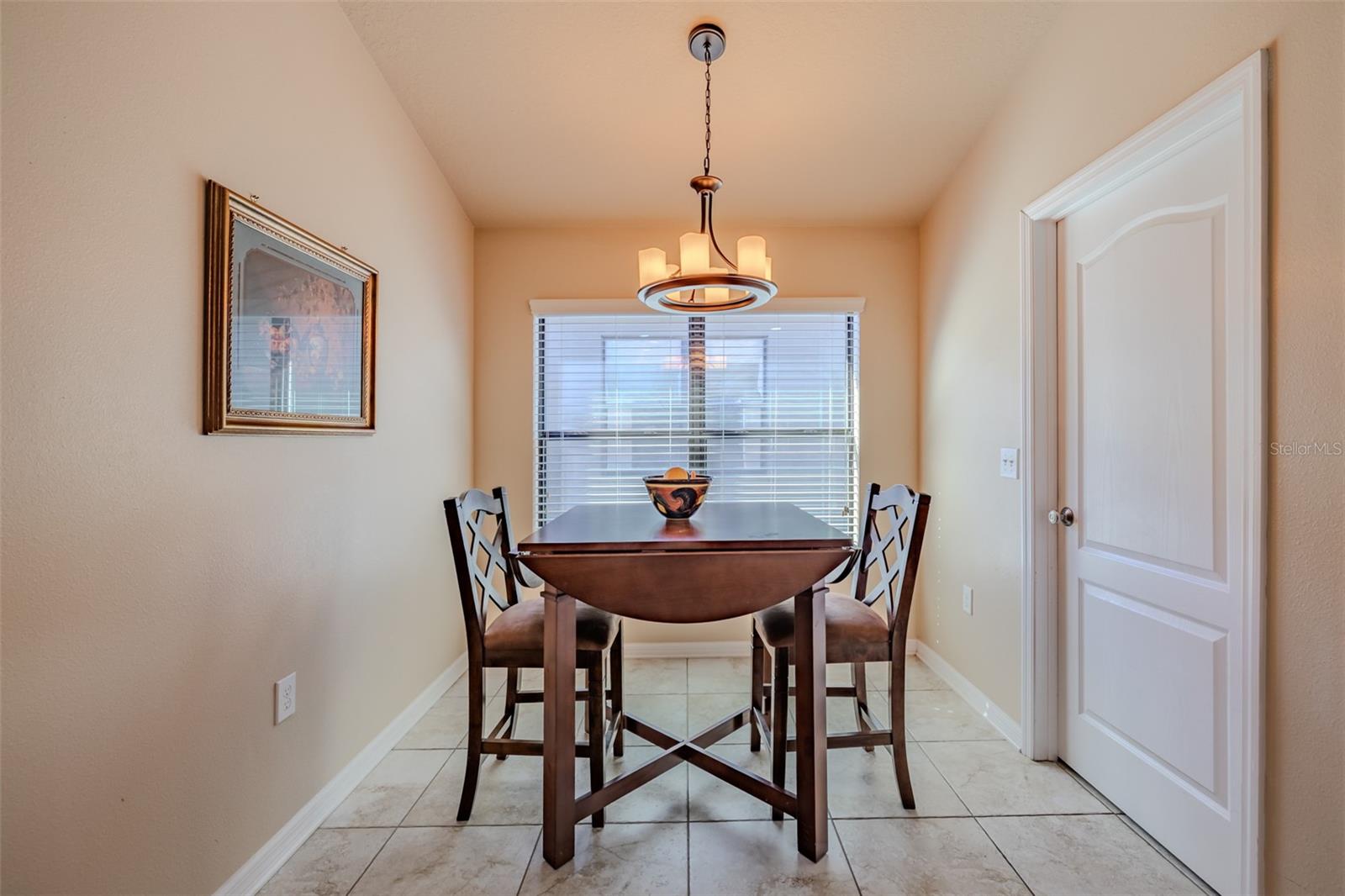 Listing photo id 9 for 6728 Wild Elm Court