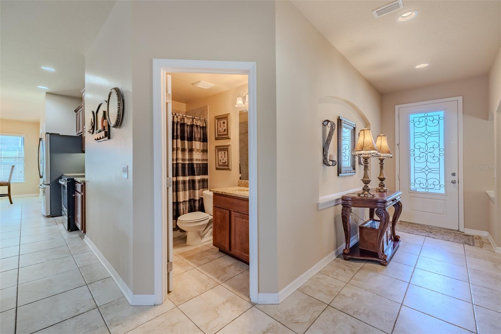 Listing photo id 13 for 6728 Wild Elm Court