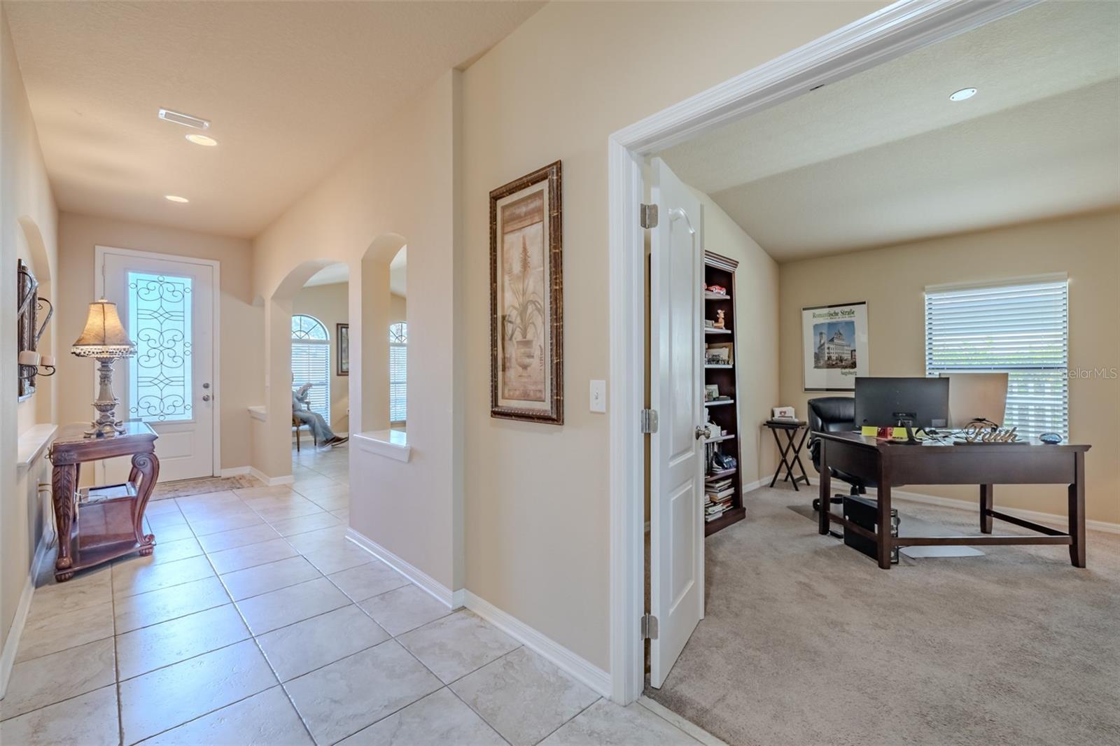 Listing photo id 15 for 6728 Wild Elm Court