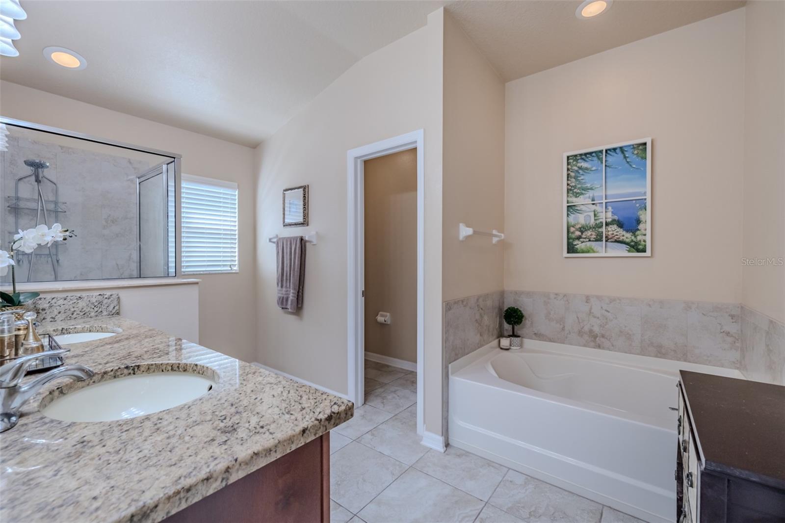 Listing photo id 19 for 6728 Wild Elm Court