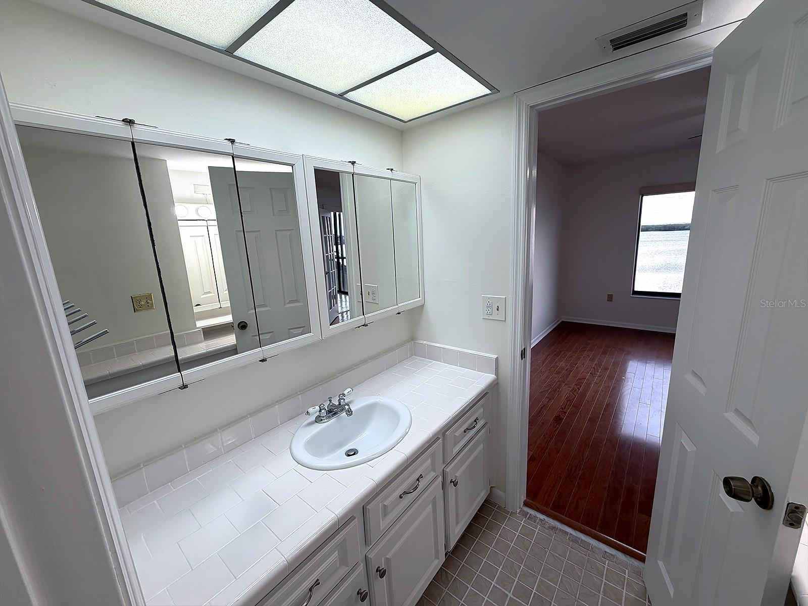 Image 15 of 23 For 4620 Bay Boulevard 1122