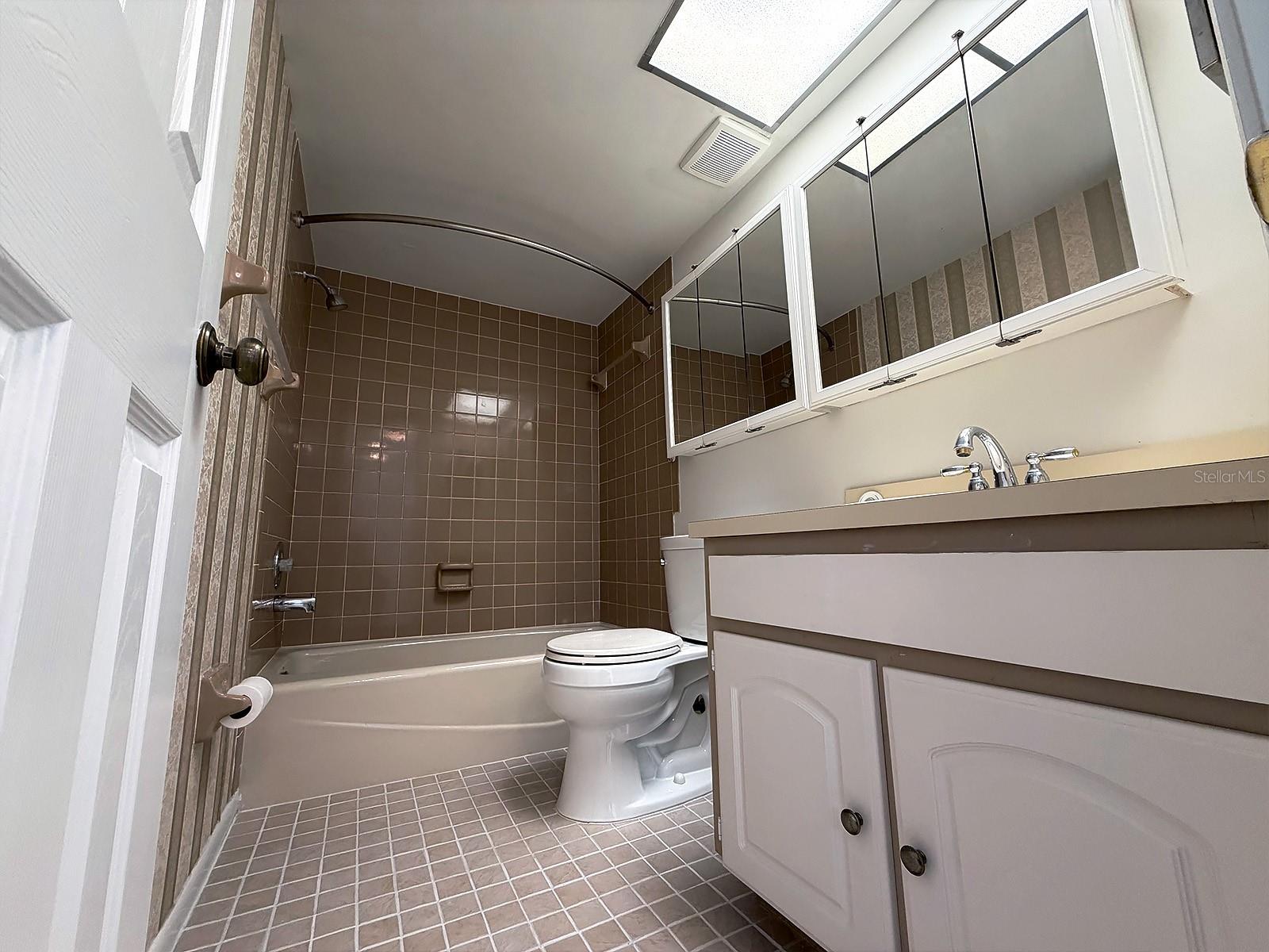 Image 19 of 23 For 4620 Bay Boulevard 1122