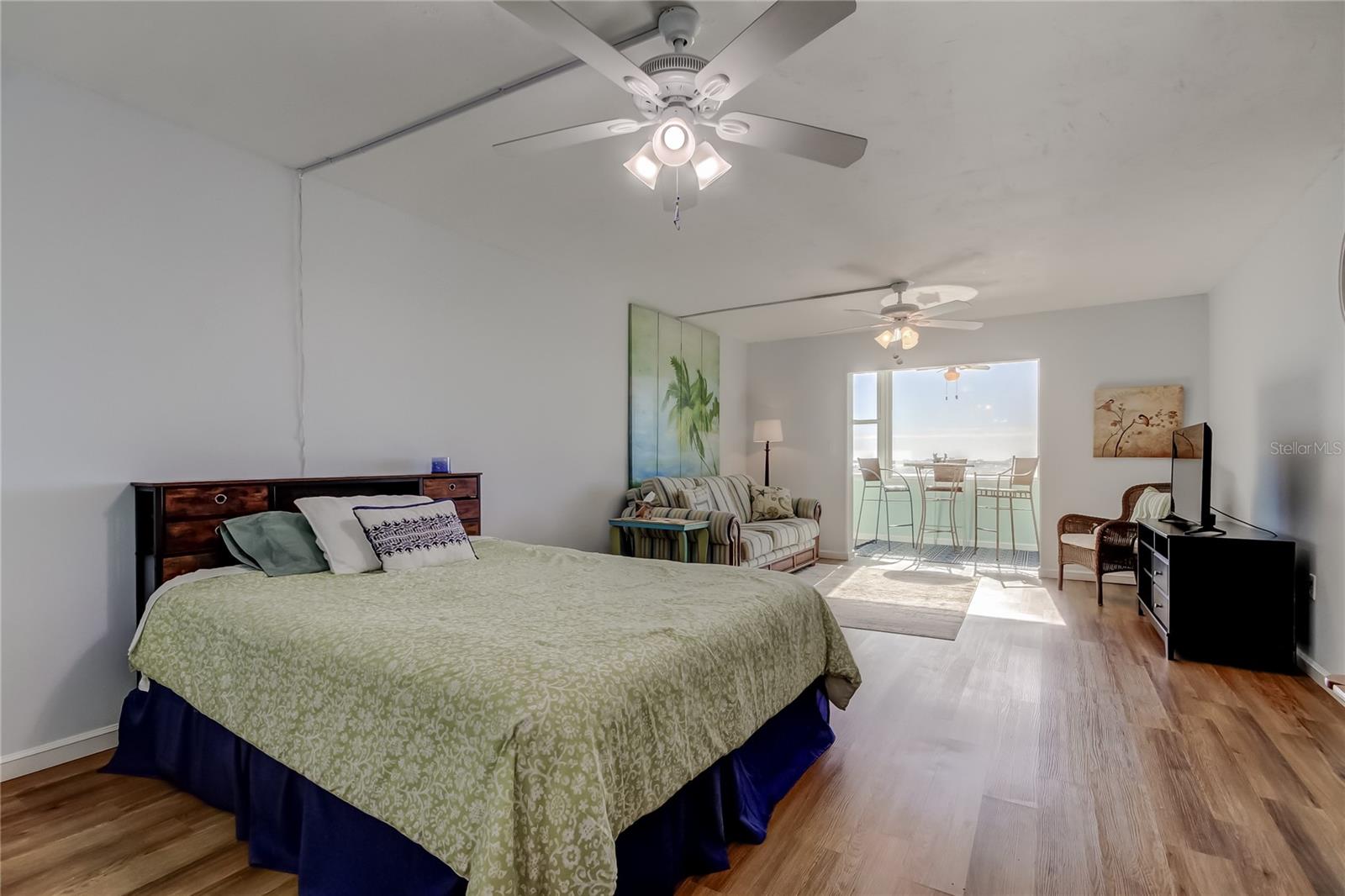 Image 11 of 38 For 4775 Cove Circle 1105