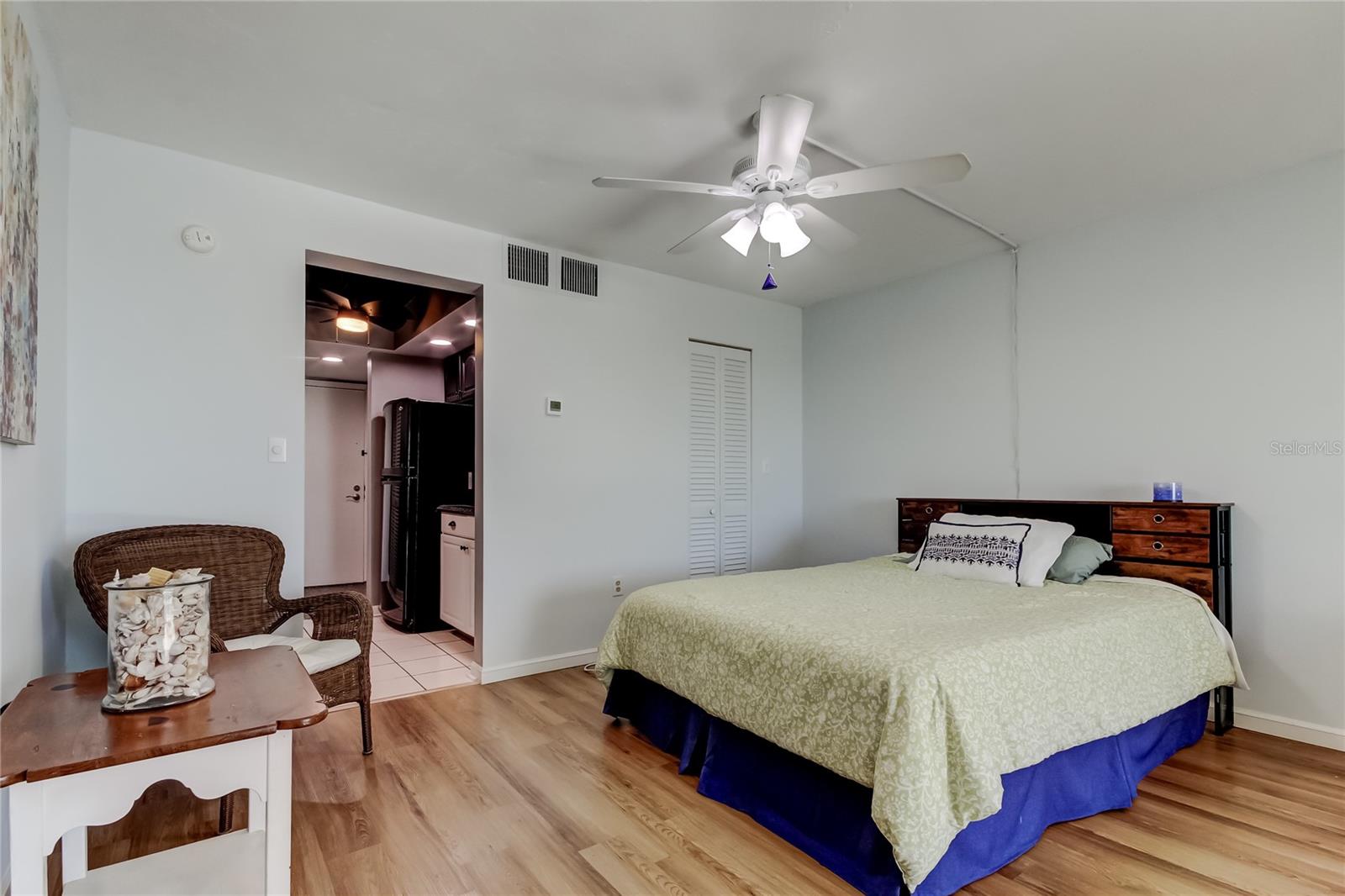 Image 17 of 38 For 4775 Cove Circle 1105