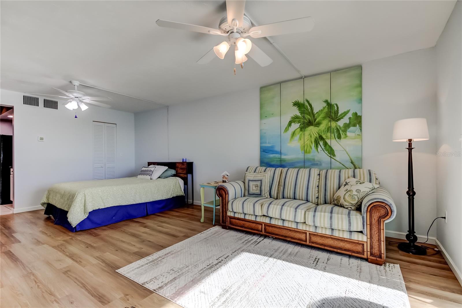 Image 18 of 38 For 4775 Cove Circle 1105