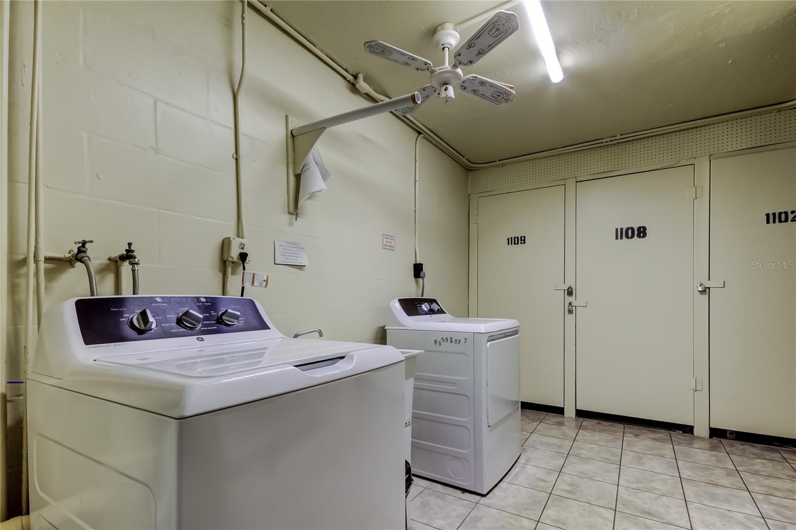 Image 21 of 38 For 4775 Cove Circle 1105