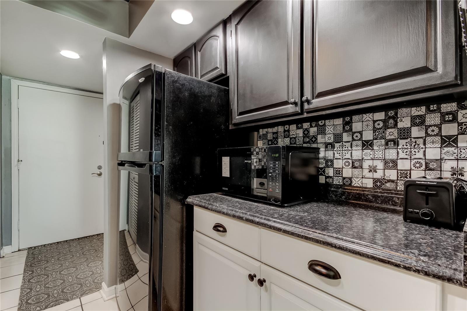 Image 5 of 38 For 4775 Cove Circle 1105