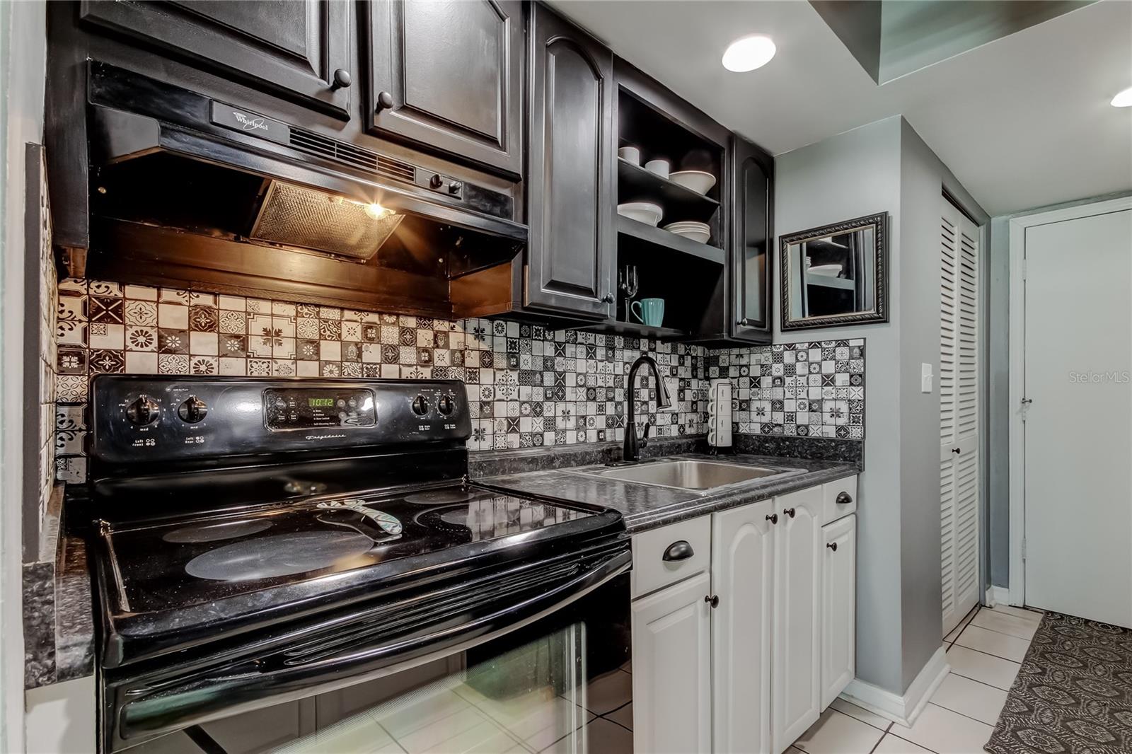 Image 6 of 38 For 4775 Cove Circle 1105