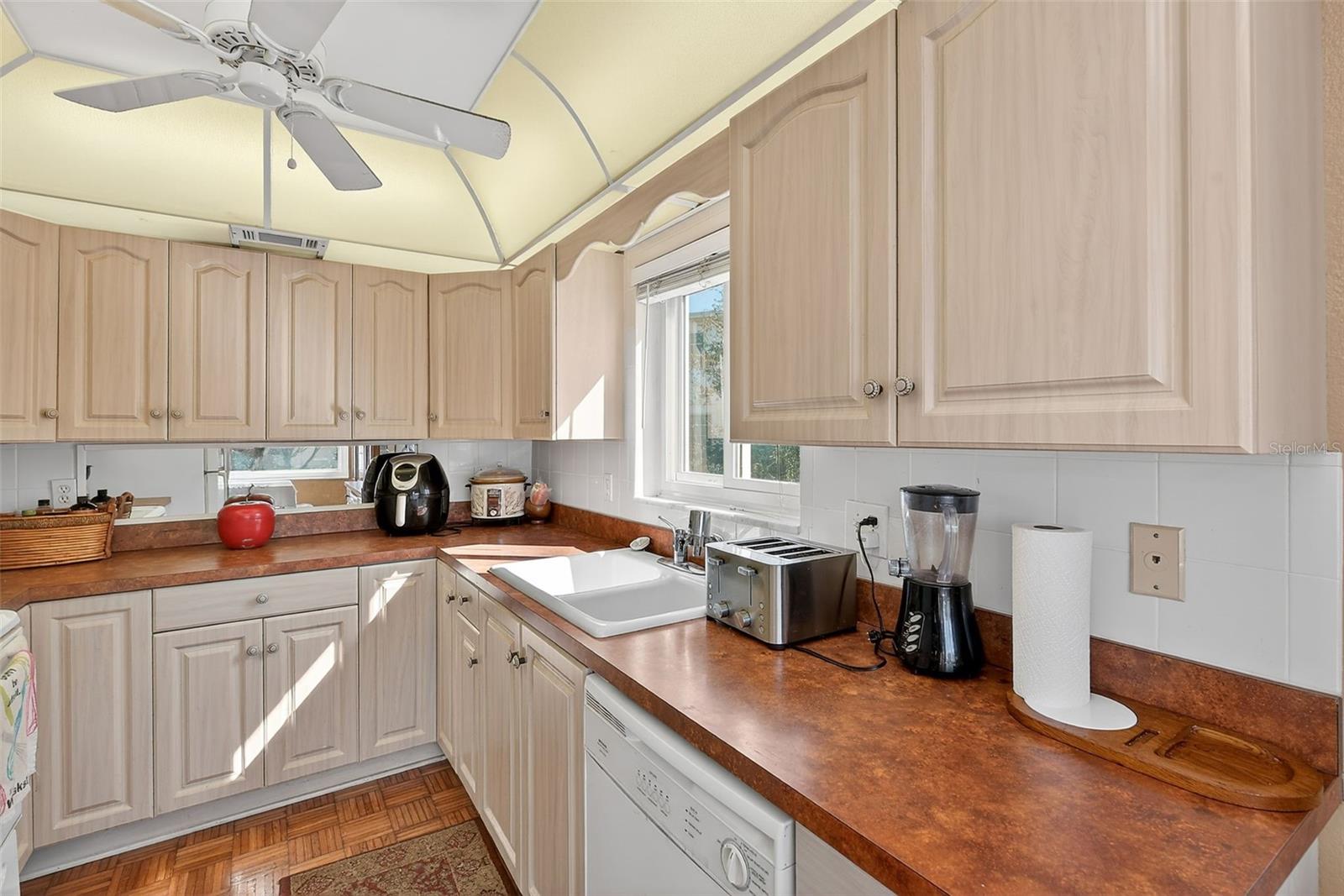 Image 7 of 28 For 11201 80th Avenue N 201