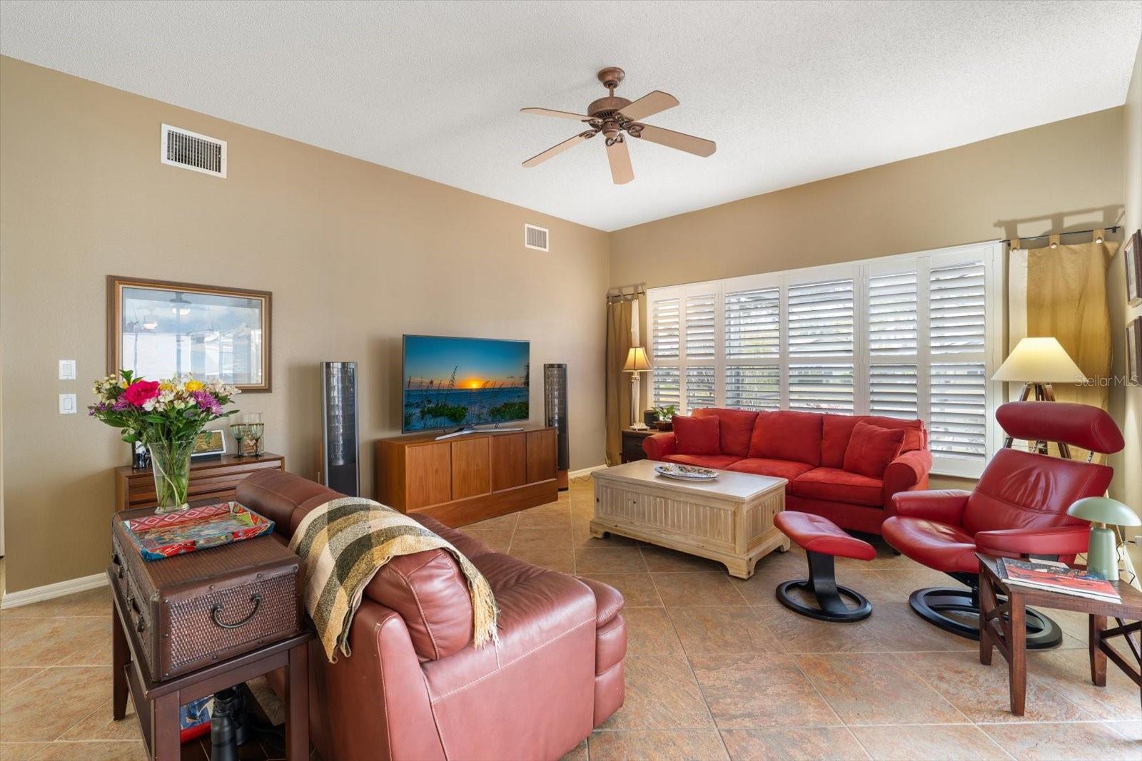 Listing photo id 16 for 1237 Rambling Vine Court