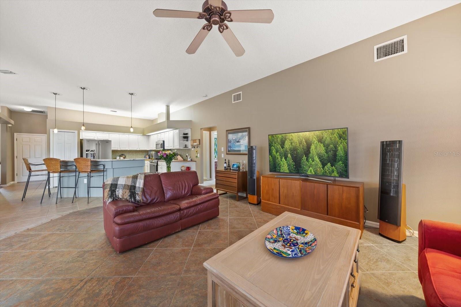 Listing photo id 17 for 1237 Rambling Vine Court