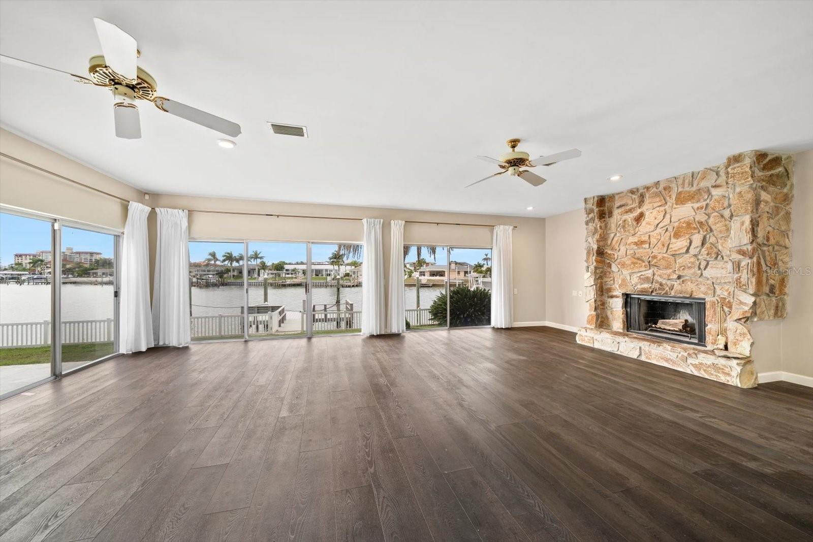 Image 14 of 68 For 878 Harbor Island