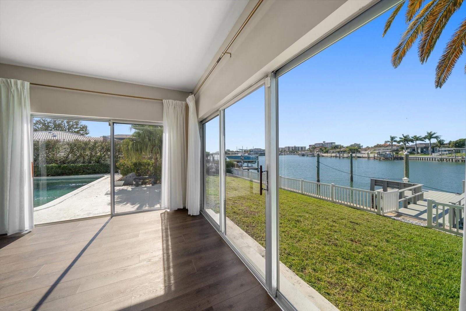 Image 16 of 68 For 878 Harbor Island