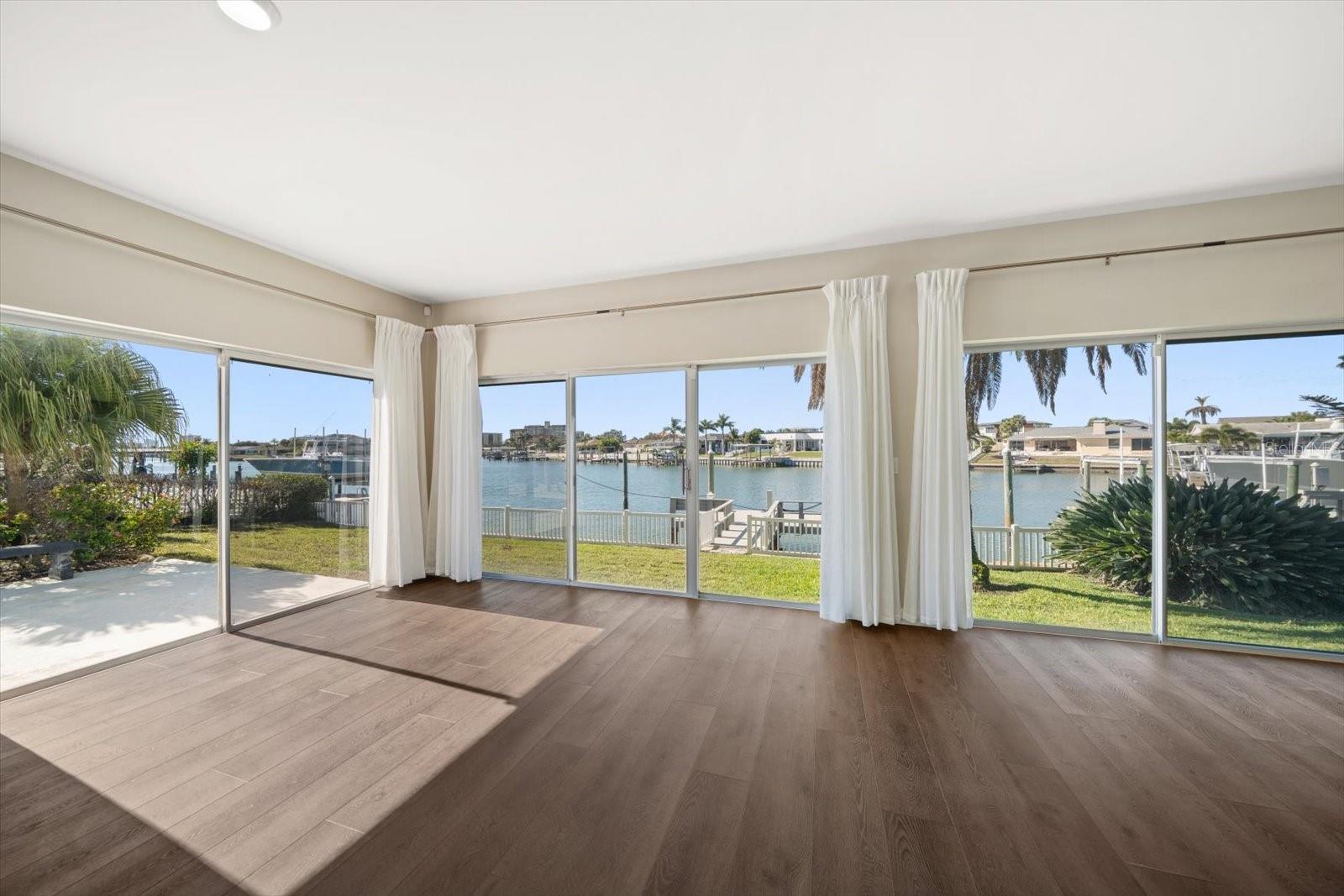 Image 17 of 68 For 878 Harbor Island