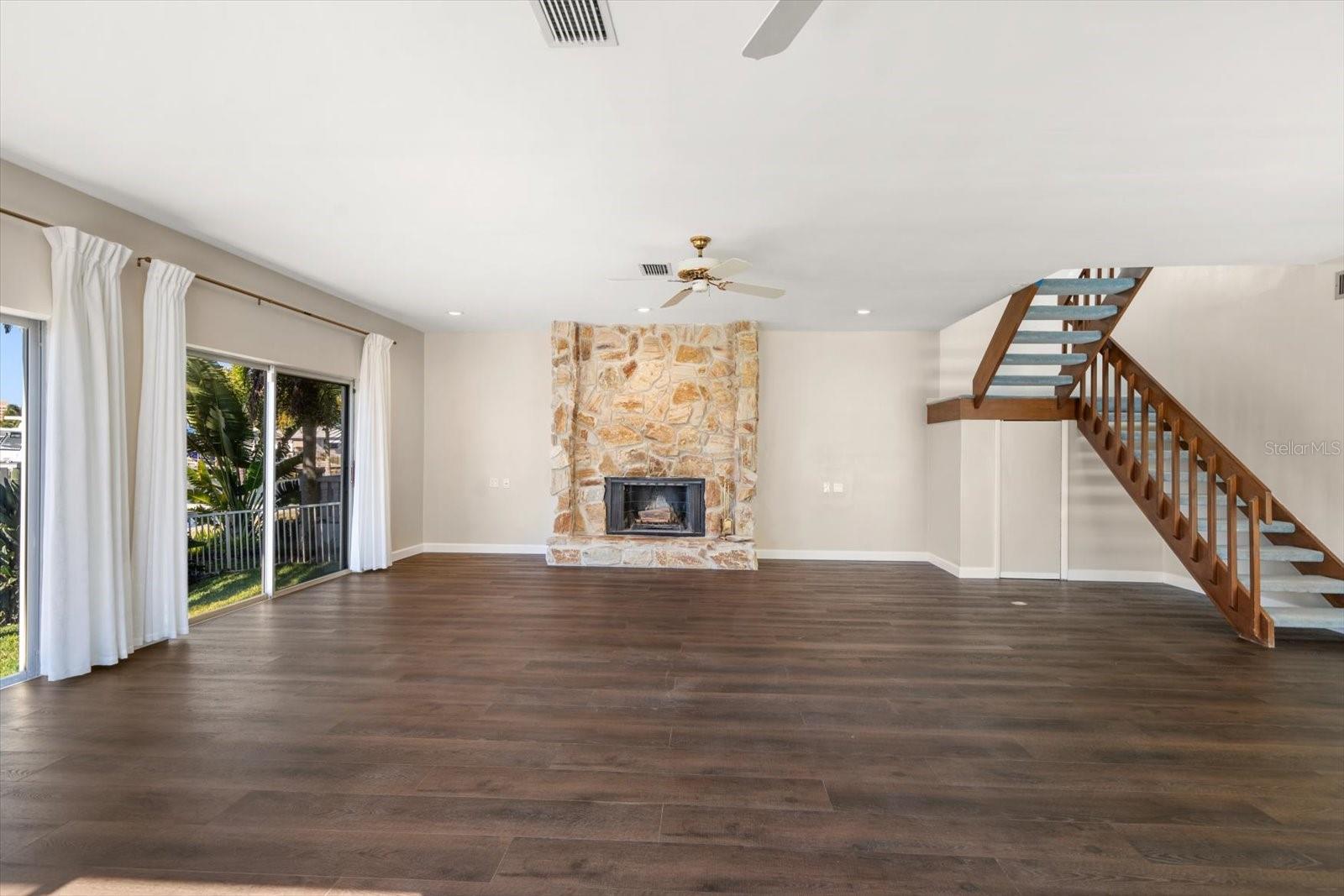 Image 18 of 68 For 878 Harbor Island