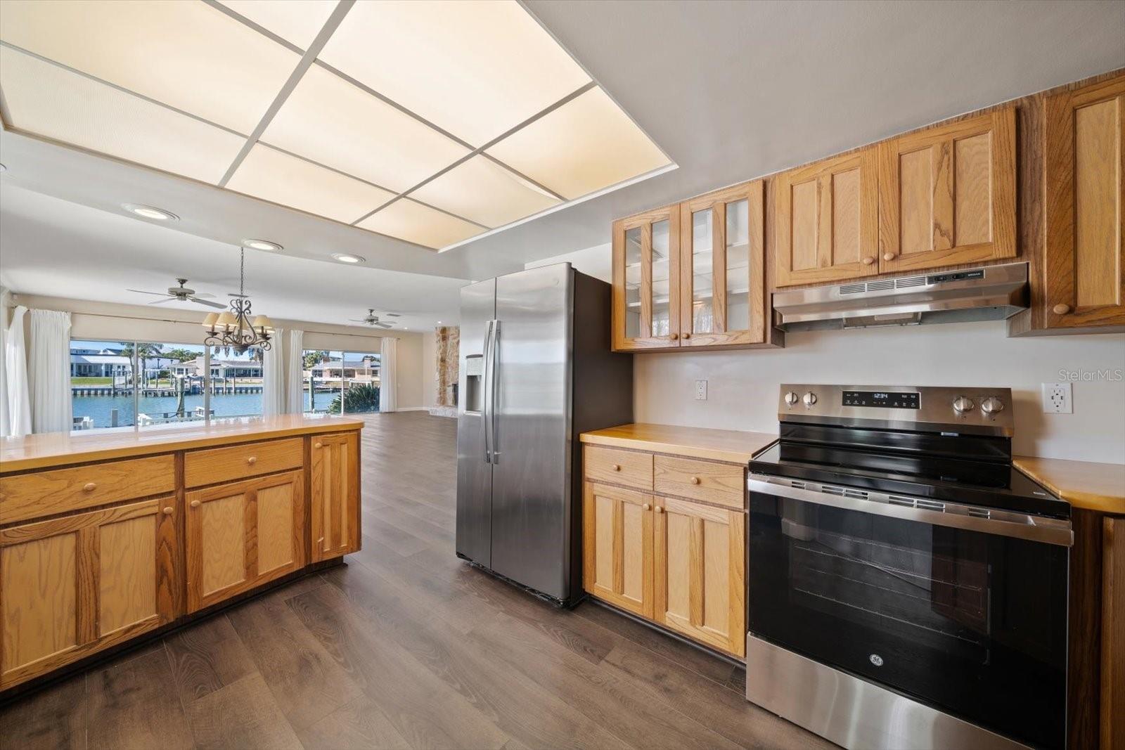 Image 20 of 68 For 878 Harbor Island