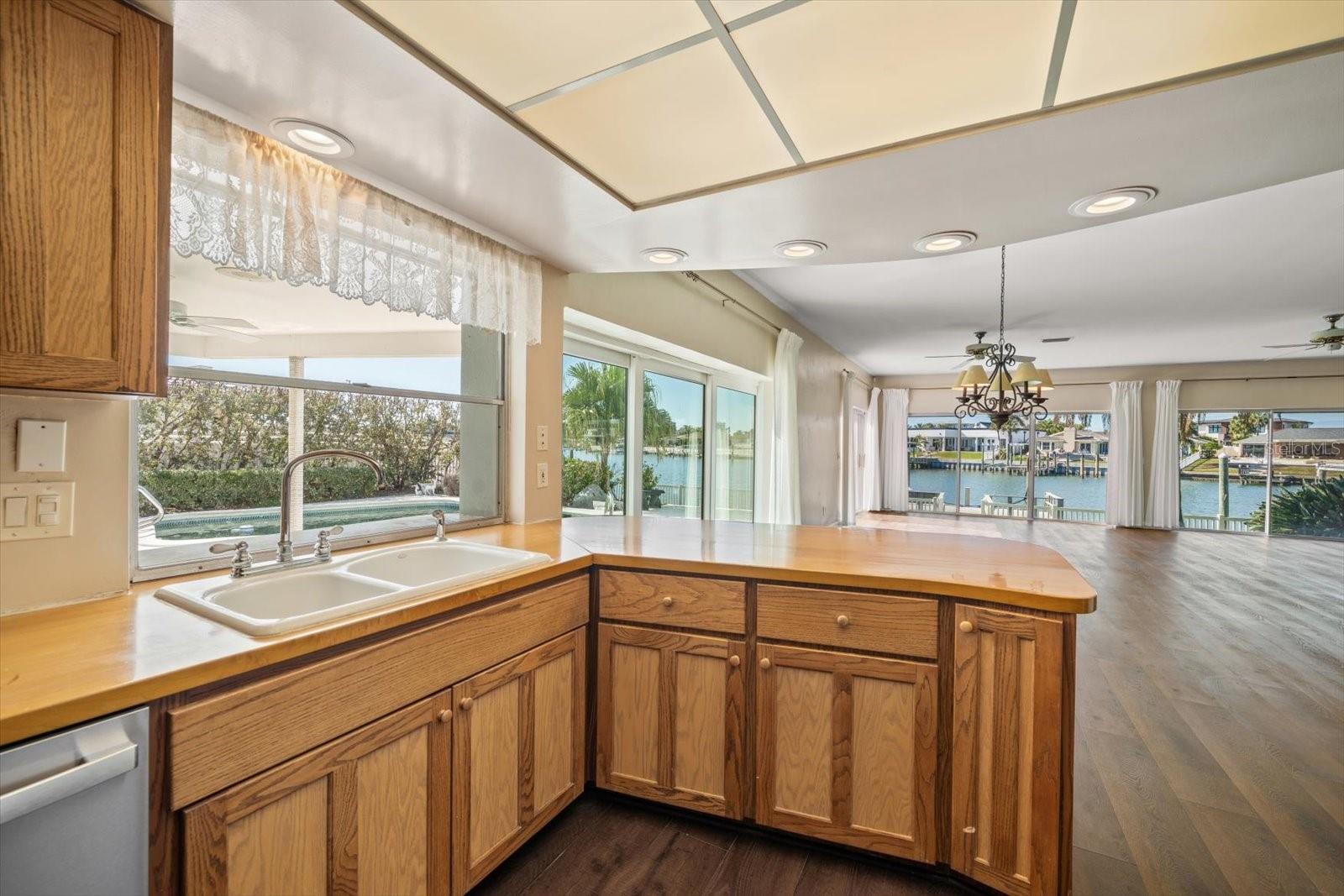 Image 21 of 68 For 878 Harbor Island