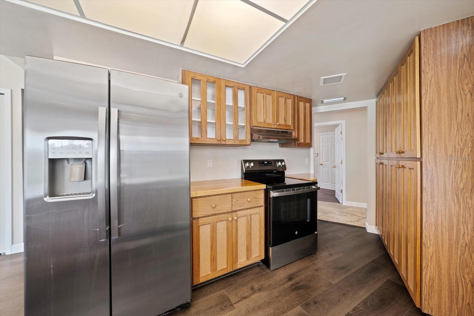 Image 22 of 68 For 878 Harbor Island