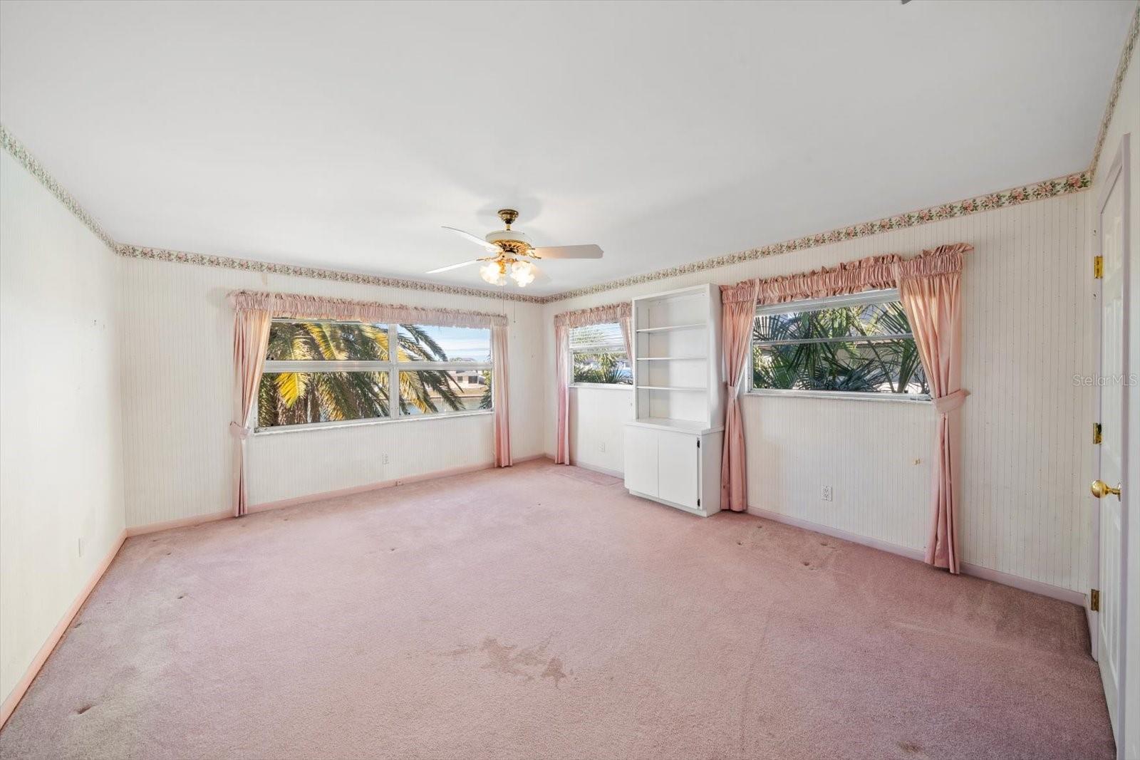 Image 40 of 68 For 878 Harbor Island