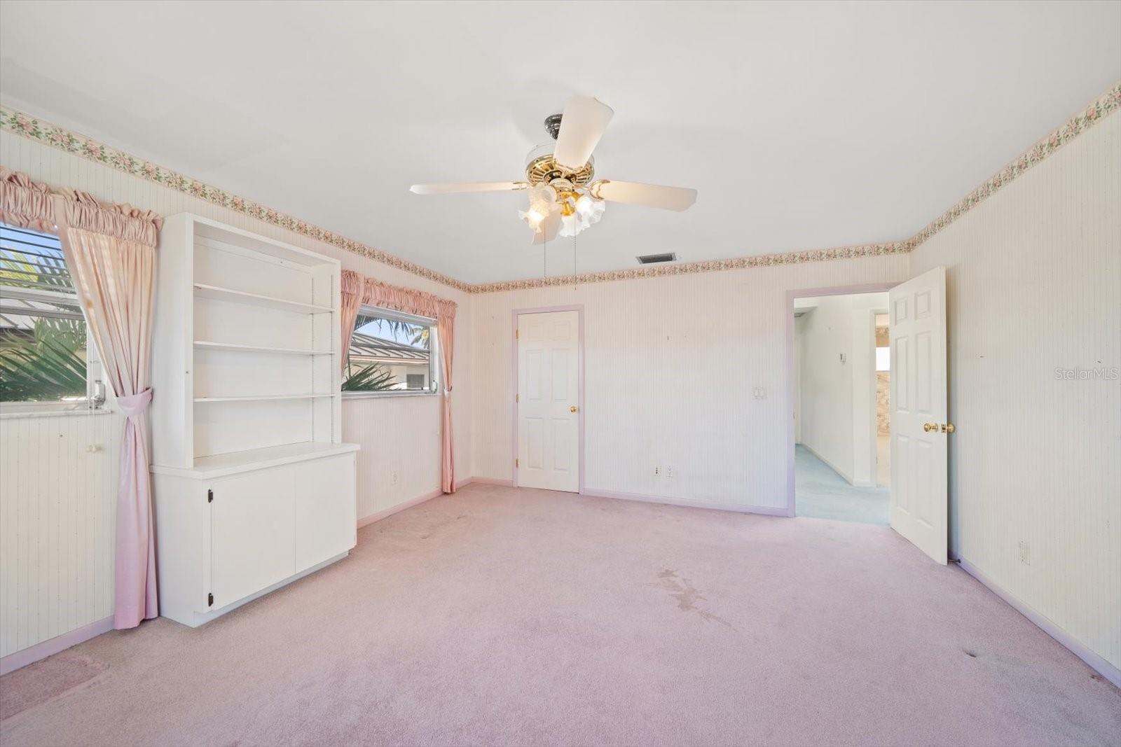 Image 42 of 68 For 878 Harbor Island