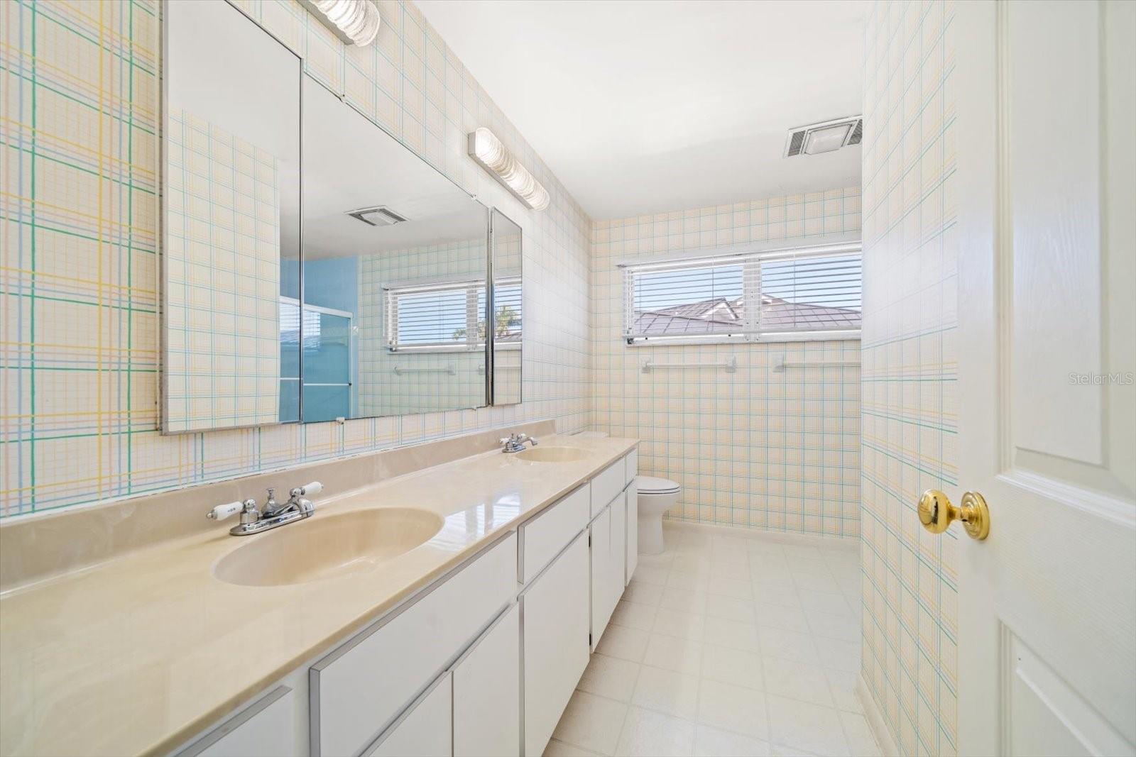 Image 43 of 68 For 878 Harbor Island