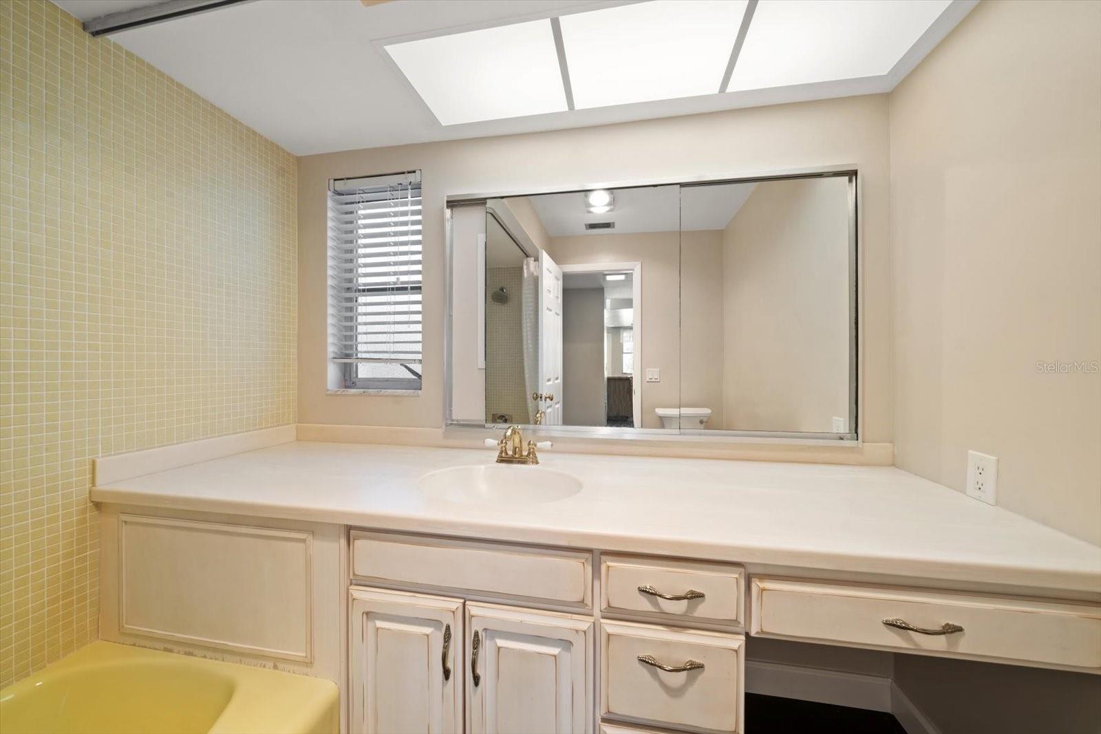 Image 46 of 68 For 878 Harbor Island