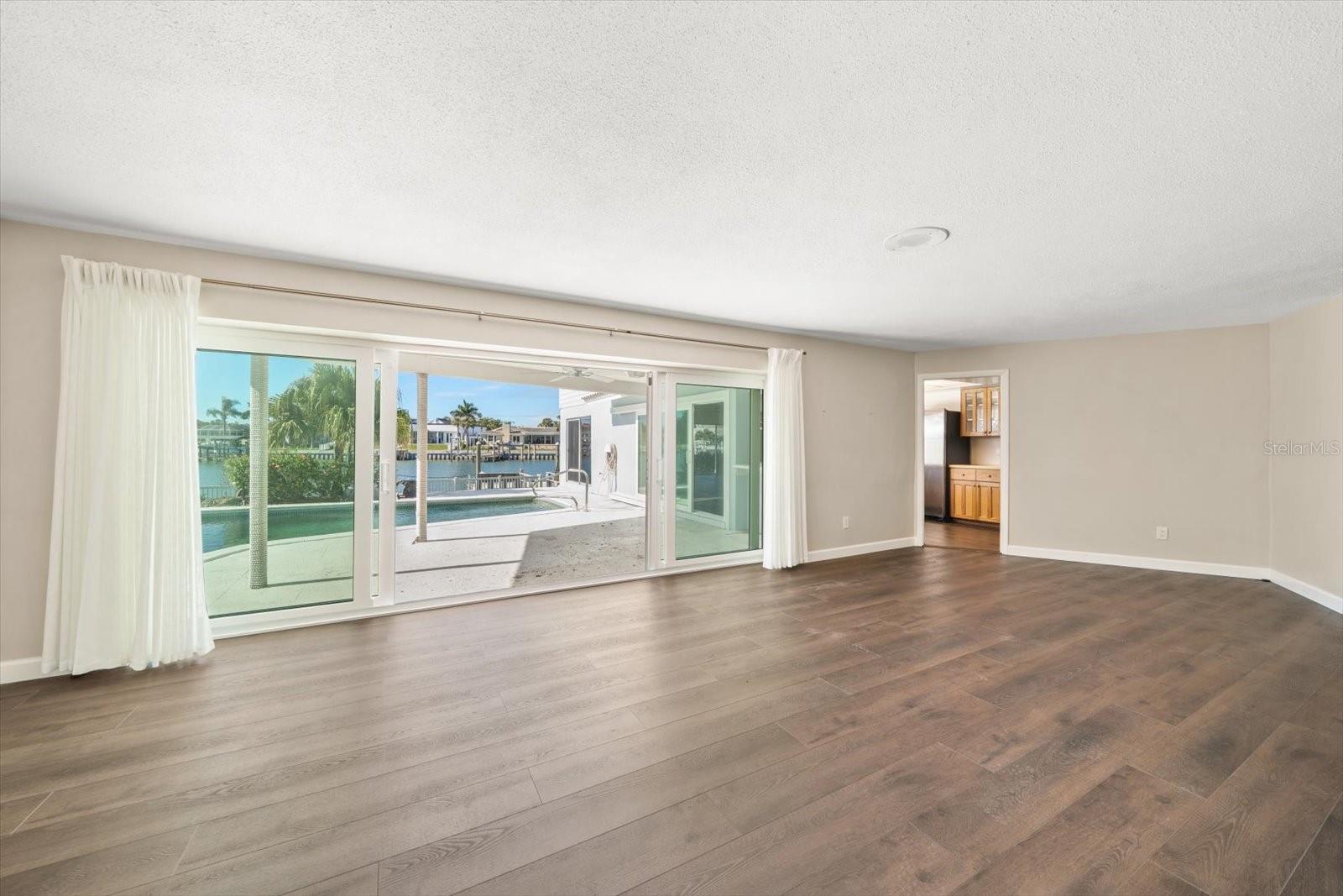 Image 5 of 68 For 878 Harbor Island